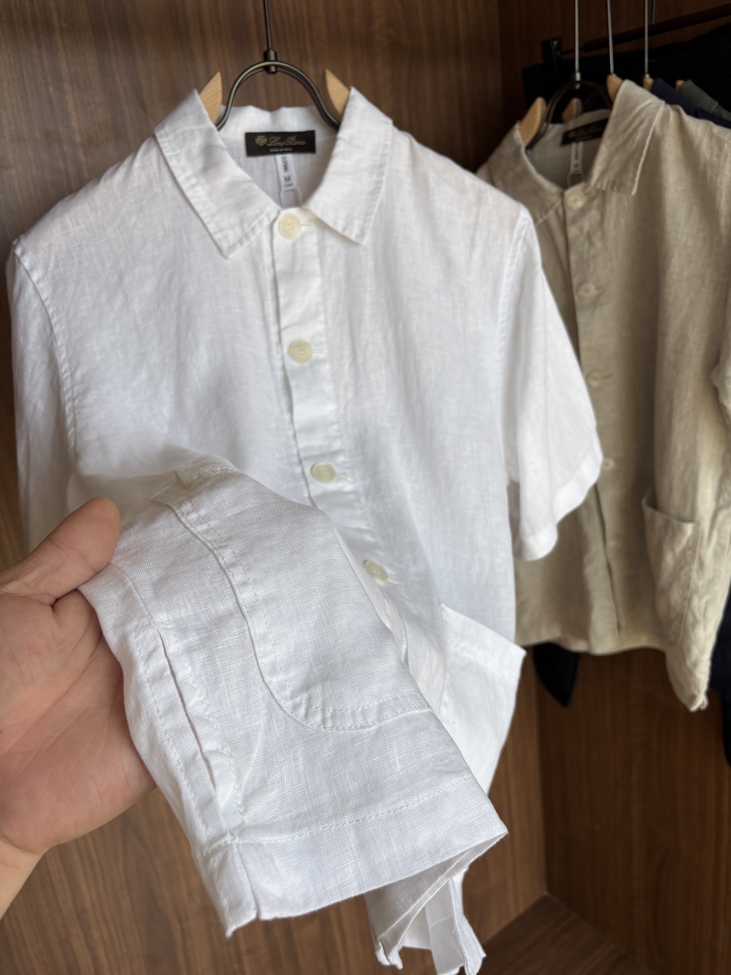 L家2025新款100%亚麻男士短袖，男装界的天花板，这款翻领麻料衫短袖精准到每一针的细腻工艺，完全区别