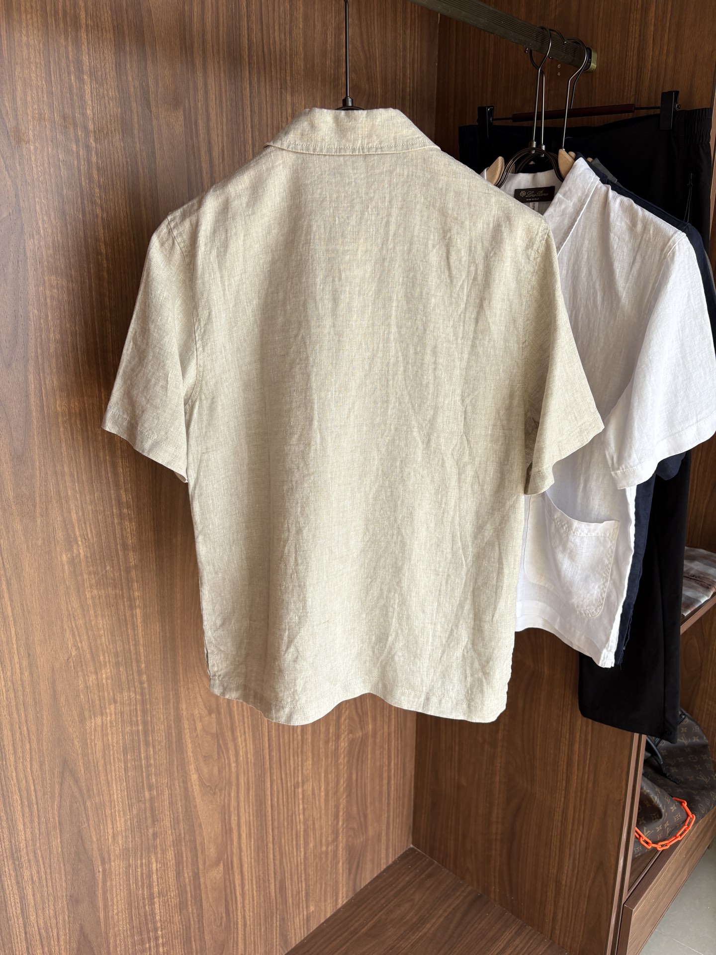 L家2025新款100%亚麻男士短袖，男装界的天花板，这款翻领麻料衫短袖精准到每一针的细腻工艺，完全区别