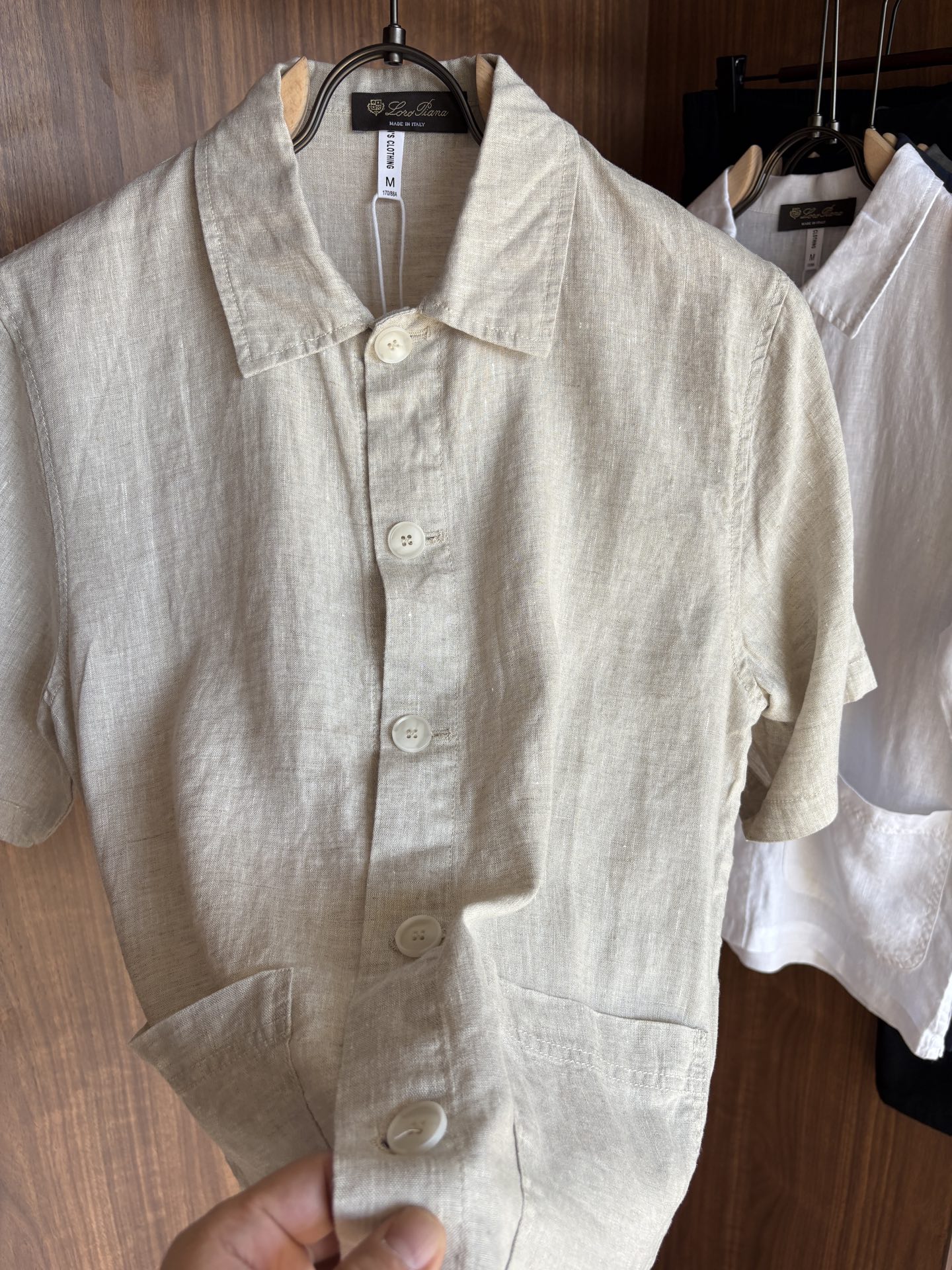 L家2025新款100%亚麻男士短袖，男装界的天花板，这款翻领麻料衫短袖精准到每一针的细腻工艺，完全区别