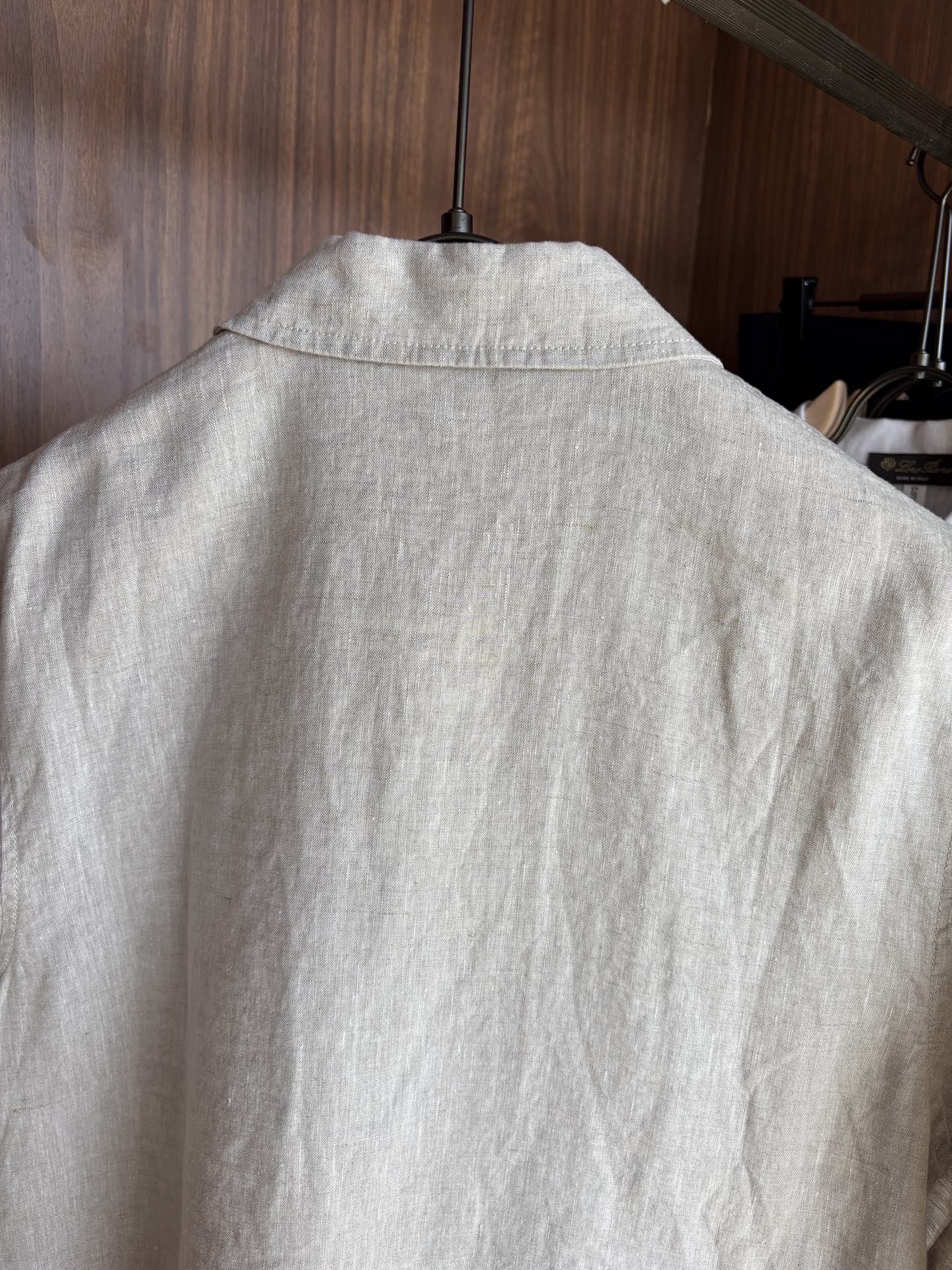 L家2025新款100%亚麻男士短袖，男装界的天花板，这款翻领麻料衫短袖精准到每一针的细腻工艺，完全区别