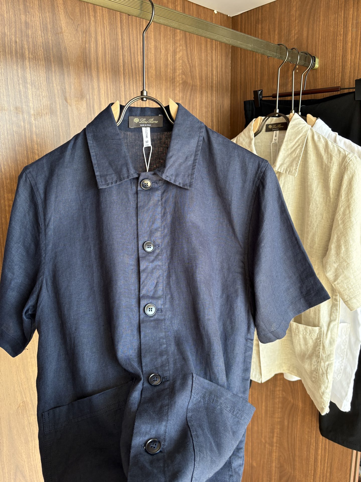 L家2025新款100%亚麻男士短袖，男装界的天花板，这款翻领麻料衫短袖精准到每一针的细腻工艺，完全区别