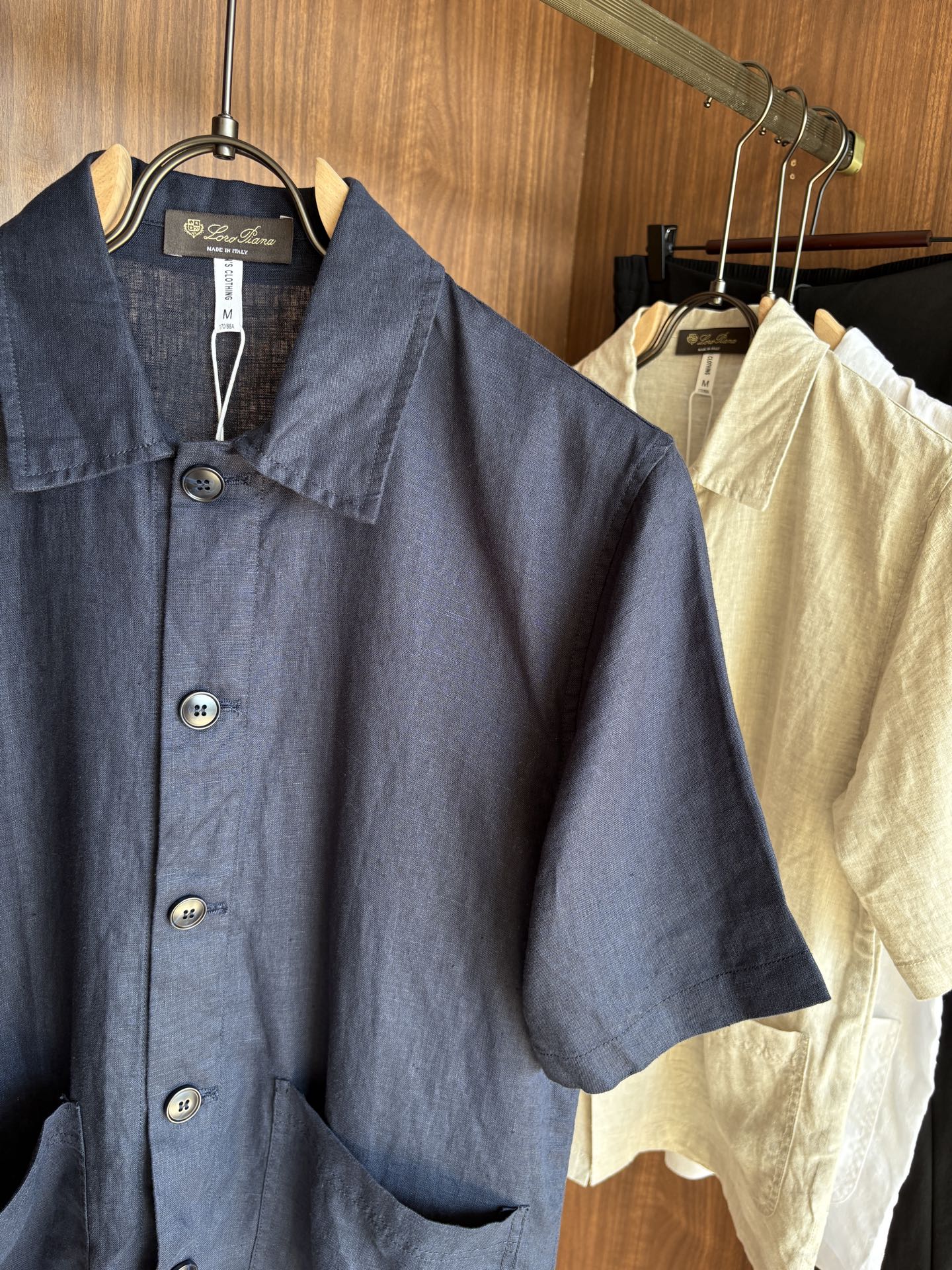 L家2025新款100%亚麻男士短袖，男装界的天花板，这款翻领麻料衫短袖精准到每一针的细腻工艺，完全区别