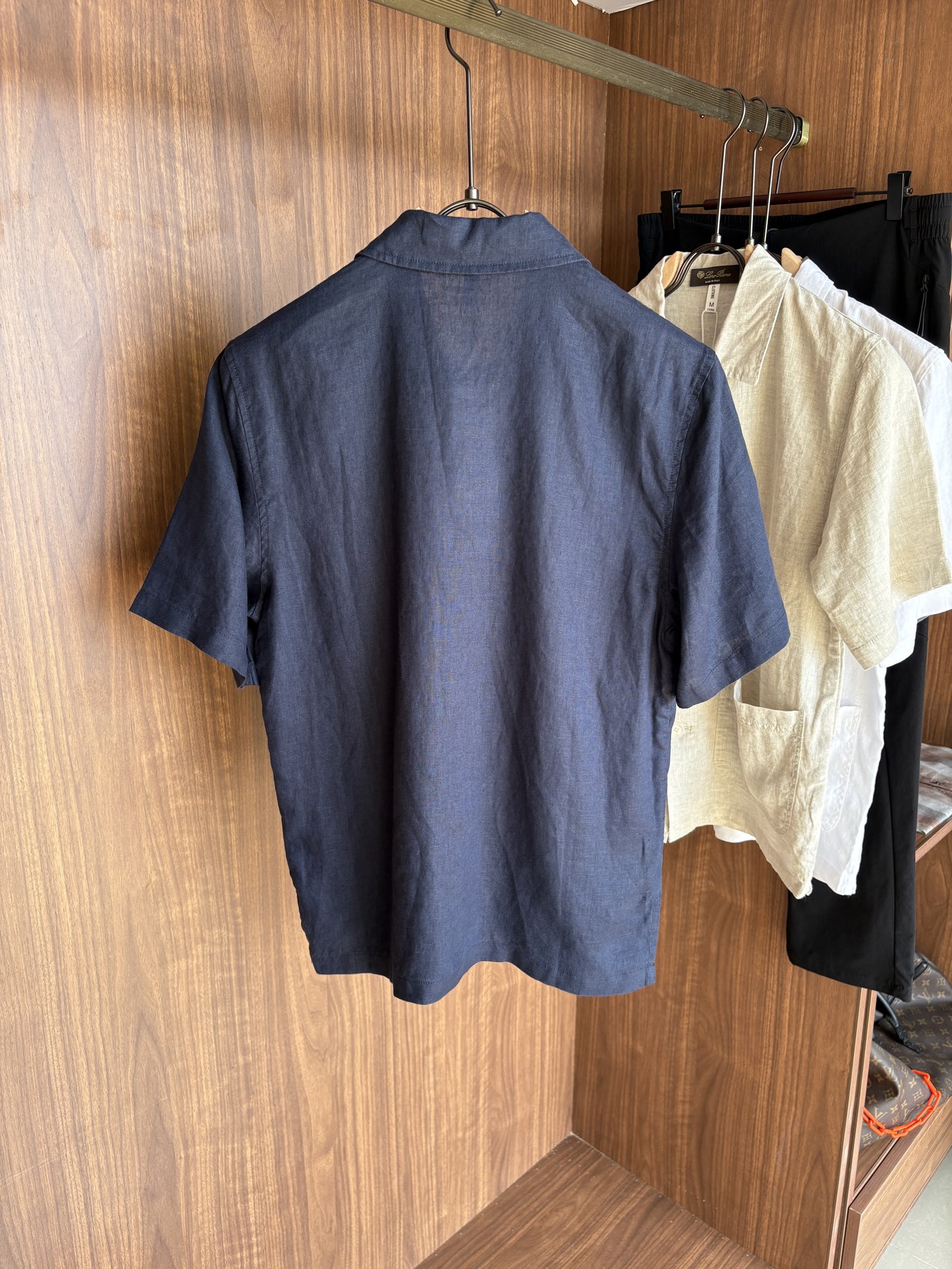 L家2025新款100%亚麻男士短袖，男装界的天花板，这款翻领麻料衫短袖精准到每一针的细腻工艺，完全区别