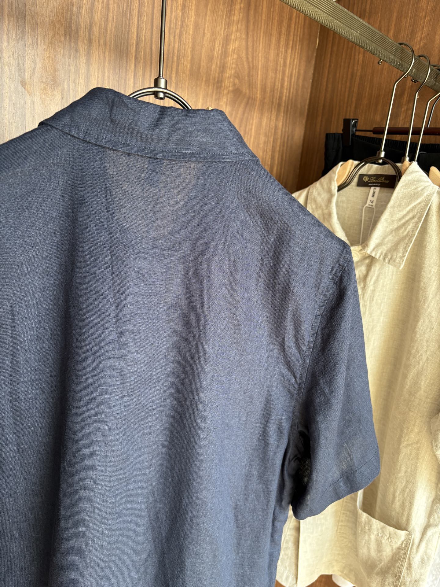 L家2025新款100%亚麻男士短袖，男装界的天花板，这款翻领麻料衫短袖精准到每一针的细腻工艺，完全区别