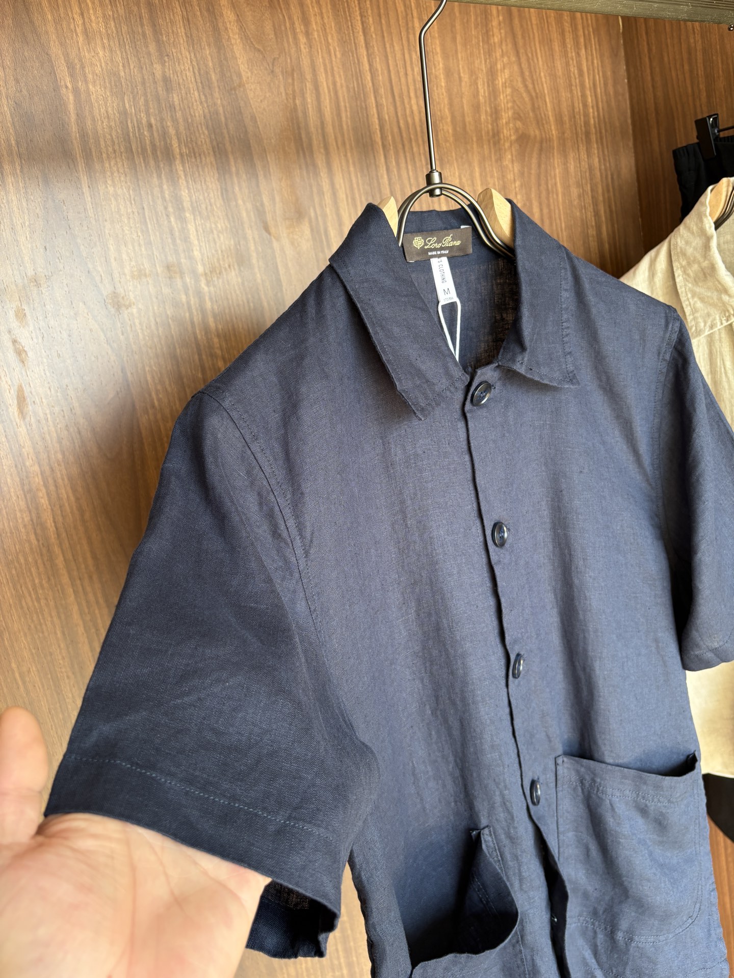 L家2025新款100%亚麻男士短袖，男装界的天花板，这款翻领麻料衫短袖精准到每一针的细腻工艺，完全区别