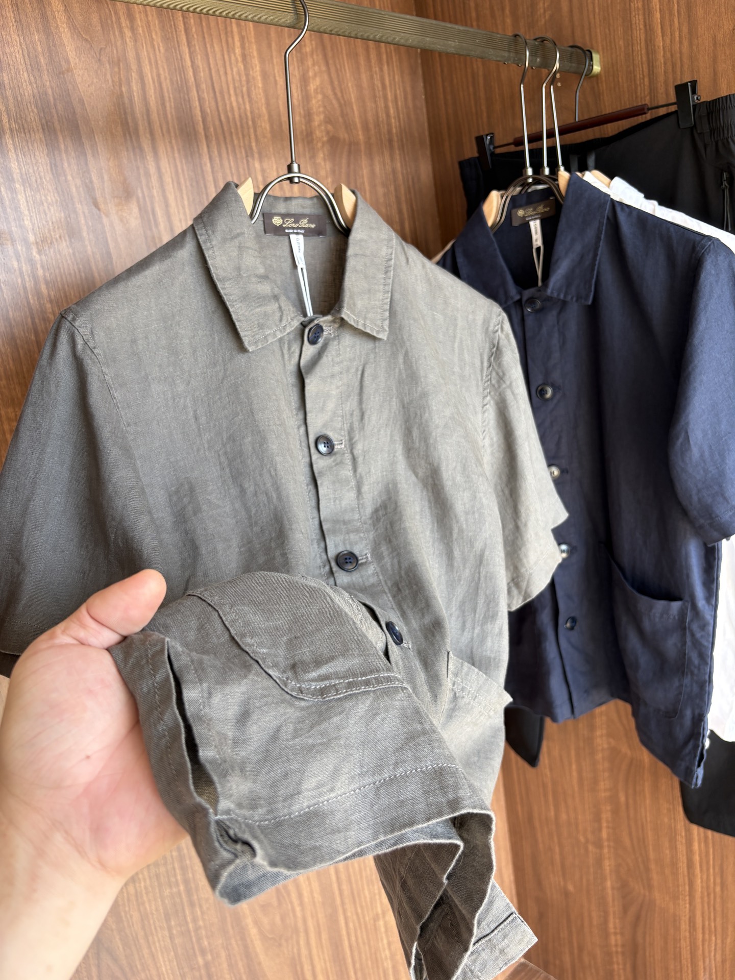 L家2025新款100%亚麻男士短袖，男装界的天花板，这款翻领麻料衫短袖精准到每一针的细腻工艺，完全区别