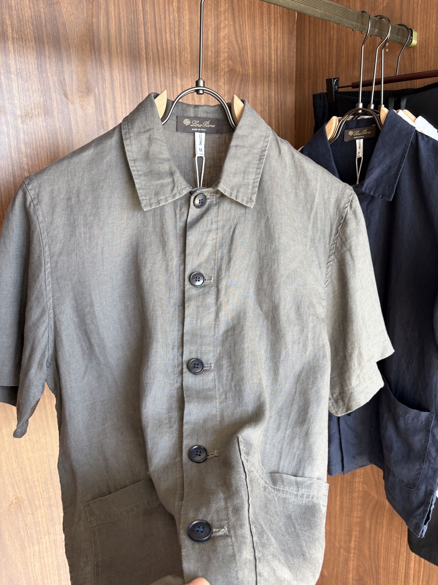 L家2025新款100%亚麻男士短袖，男装界的天花板，这款翻领麻料衫短袖精准到每一针的细腻工艺，完全区别