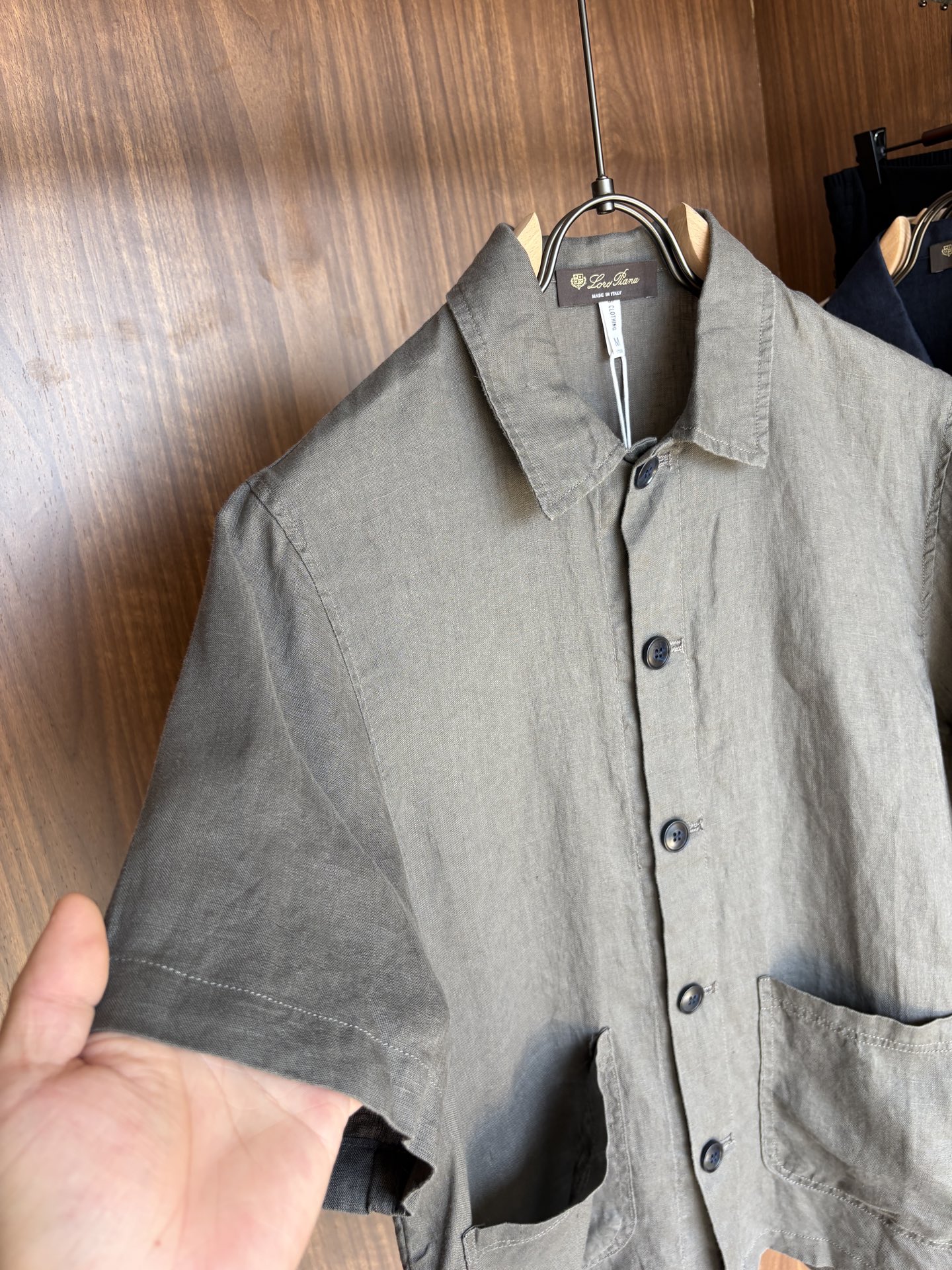 L家2025新款100%亚麻男士短袖，男装界的天花板，这款翻领麻料衫短袖精准到每一针的细腻工艺，完全区别