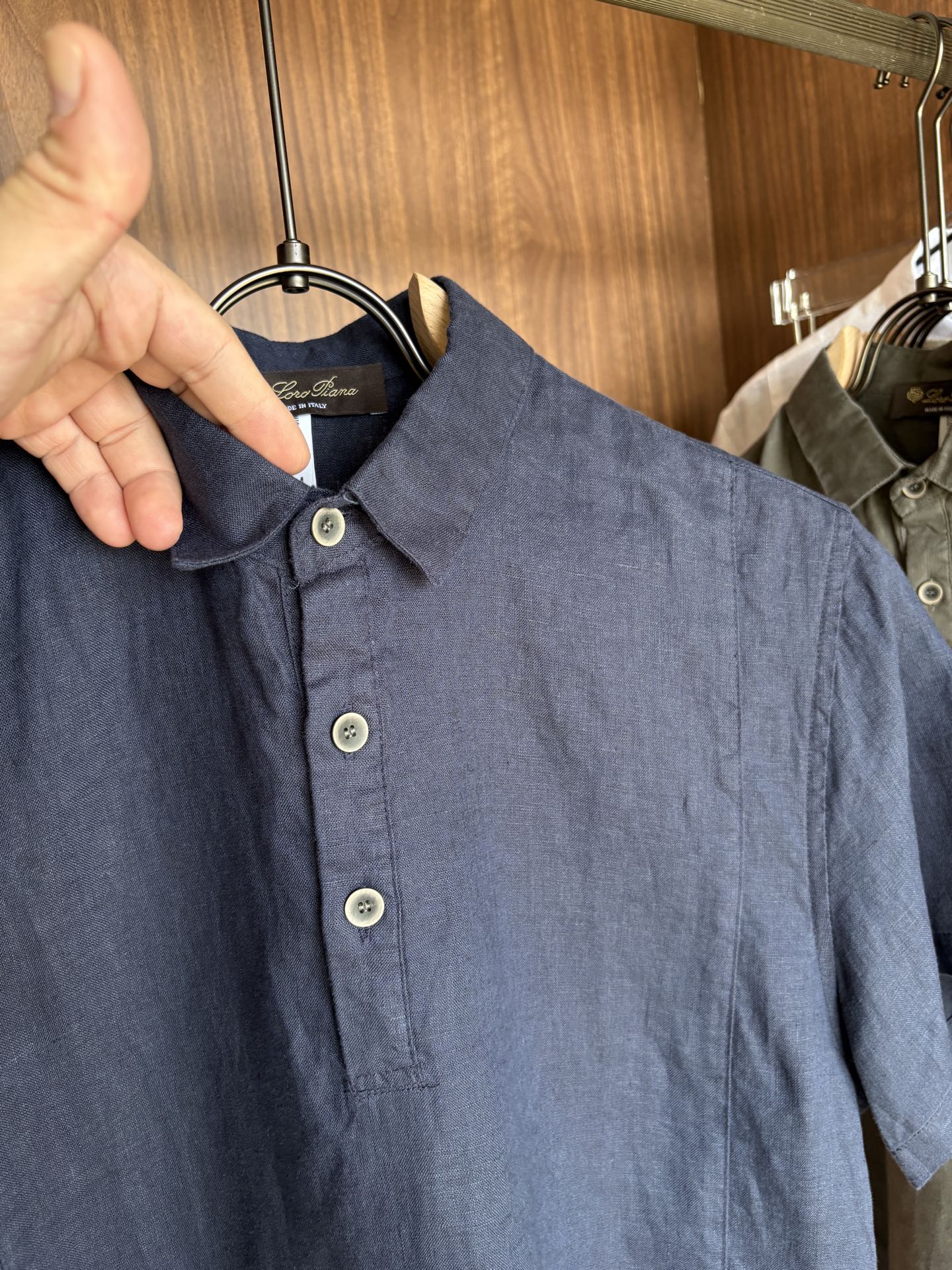 L家2025新款100%亚麻男士短袖，男装界的天花板，这款翻领麻料衫短袖精准到每一针的细腻工艺，完全区别