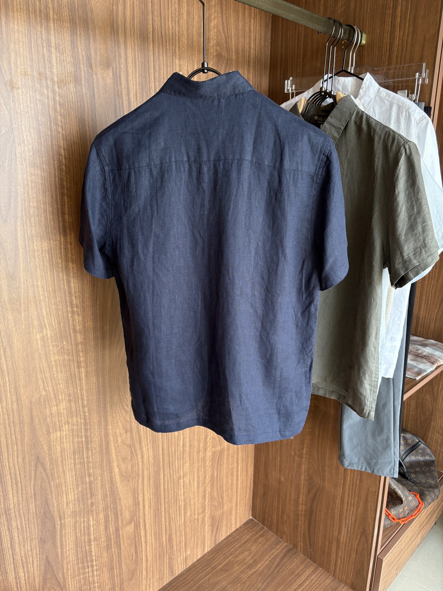 L家2025新款100%亚麻男士短袖，男装界的天花板，这款翻领麻料衫短袖精准到每一针的细腻工艺，完全区别