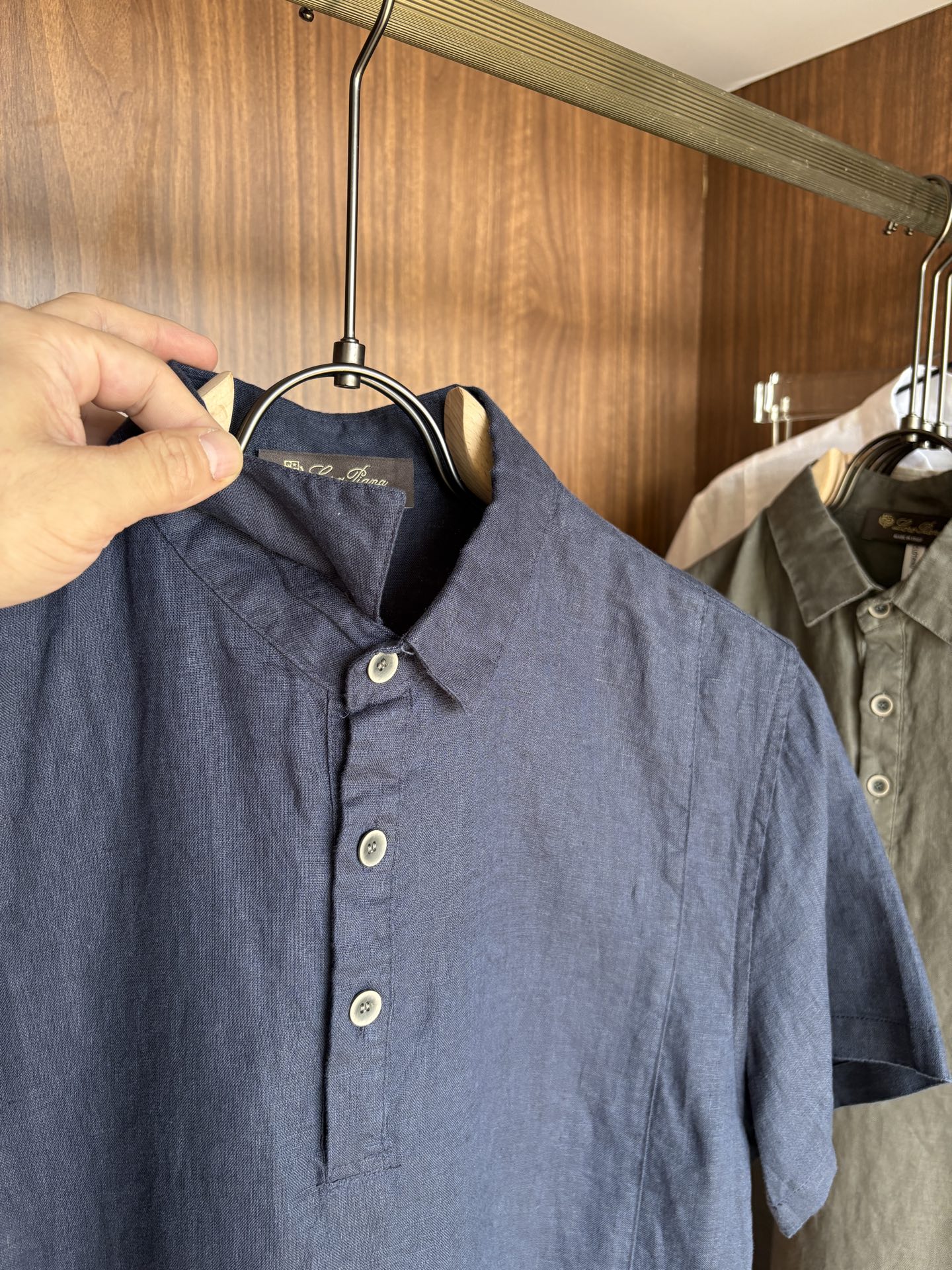 L家2025新款100%亚麻男士短袖，男装界的天花板，这款翻领麻料衫短袖精准到每一针的细腻工艺，完全区别