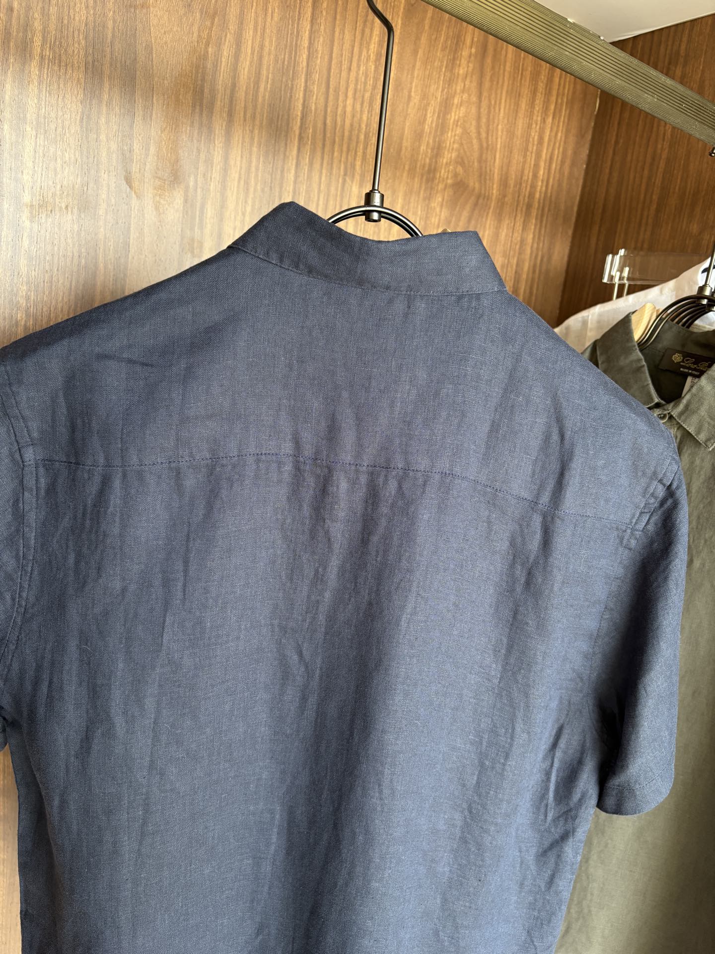 L家2025新款100%亚麻男士短袖，男装界的天花板，这款翻领麻料衫短袖精准到每一针的细腻工艺，完全区别