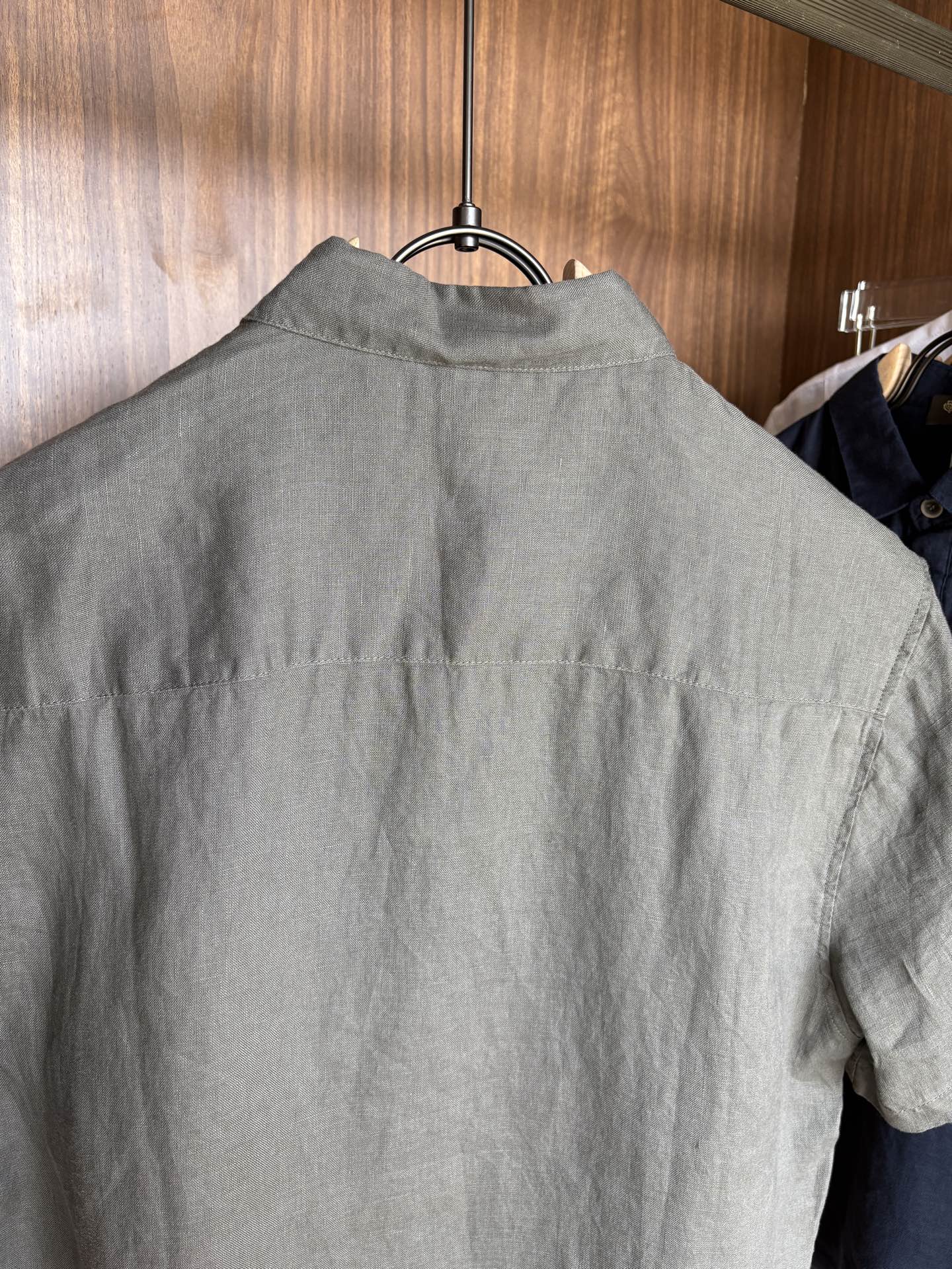 L家2025新款100%亚麻男士短袖，男装界的天花板，这款翻领麻料衫短袖精准到每一针的细腻工艺，完全区别