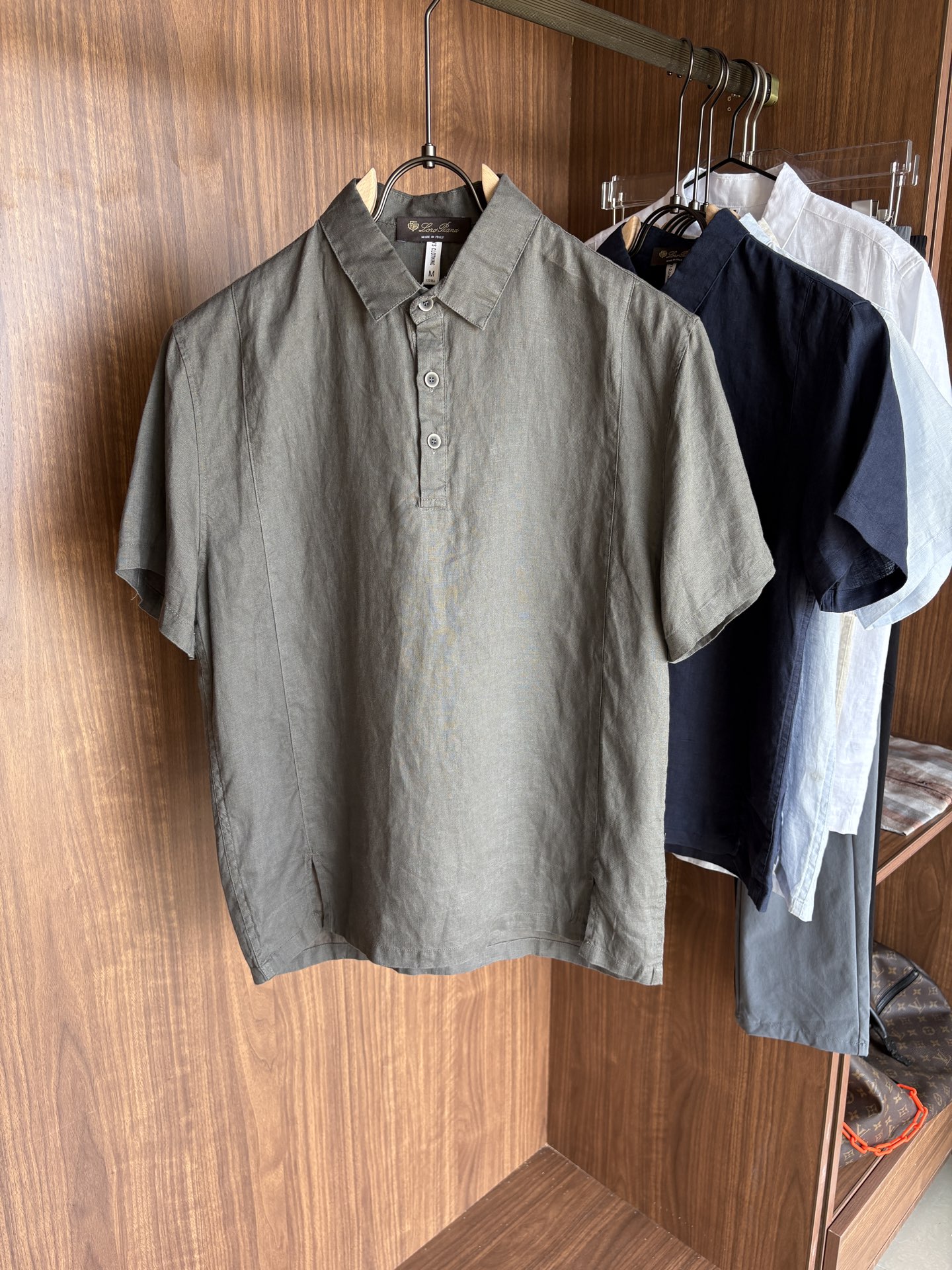 L家2025新款100%亚麻男士短袖，男装界的天花板，这款翻领麻料衫短袖精准到每一针的细腻工艺，完全区别