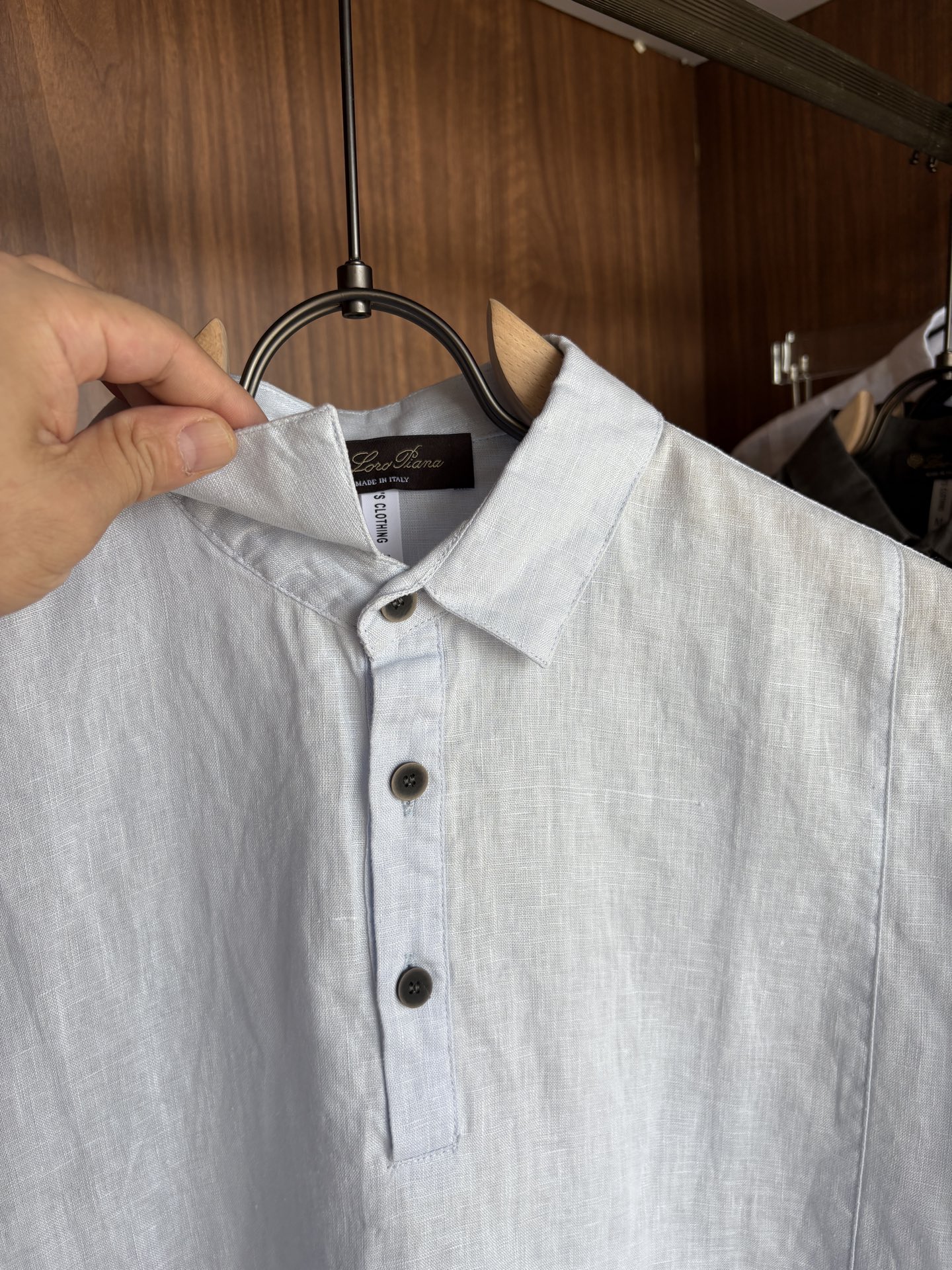 L家2025新款100%亚麻男士短袖，男装界的天花板，这款翻领麻料衫短袖精准到每一针的细腻工艺，完全区别