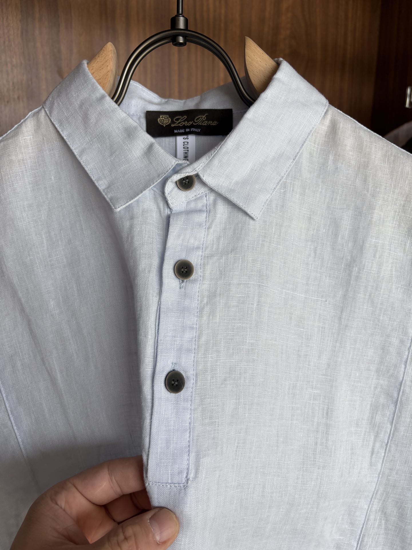 L家2025新款100%亚麻男士短袖，男装界的天花板，这款翻领麻料衫短袖精准到每一针的细腻工艺，完全区别