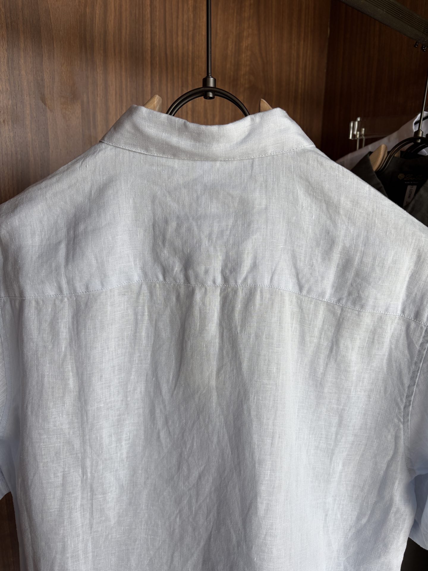 L家2025新款100%亚麻男士短袖，男装界的天花板，这款翻领麻料衫短袖精准到每一针的细腻工艺，完全区别