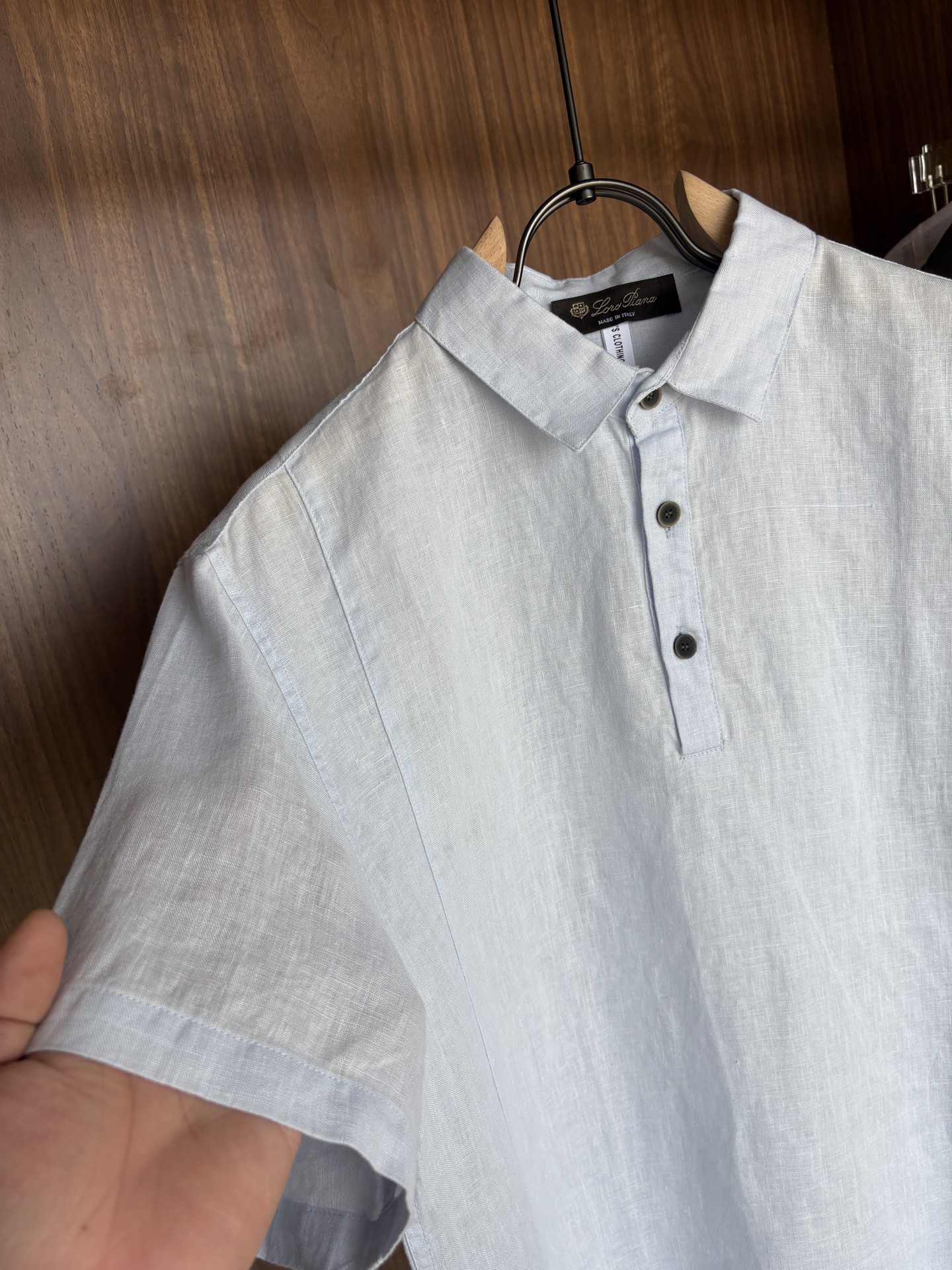 L家2025新款100%亚麻男士短袖，男装界的天花板，这款翻领麻料衫短袖精准到每一针的细腻工艺，完全区别