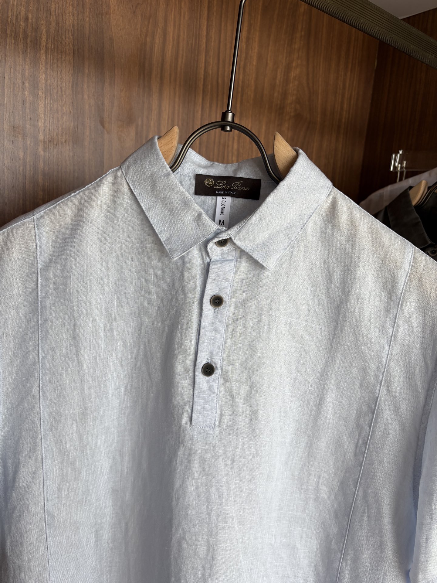 L家2025新款100%亚麻男士短袖，男装界的天花板，这款翻领麻料衫短袖精准到每一针的细腻工艺，完全区别