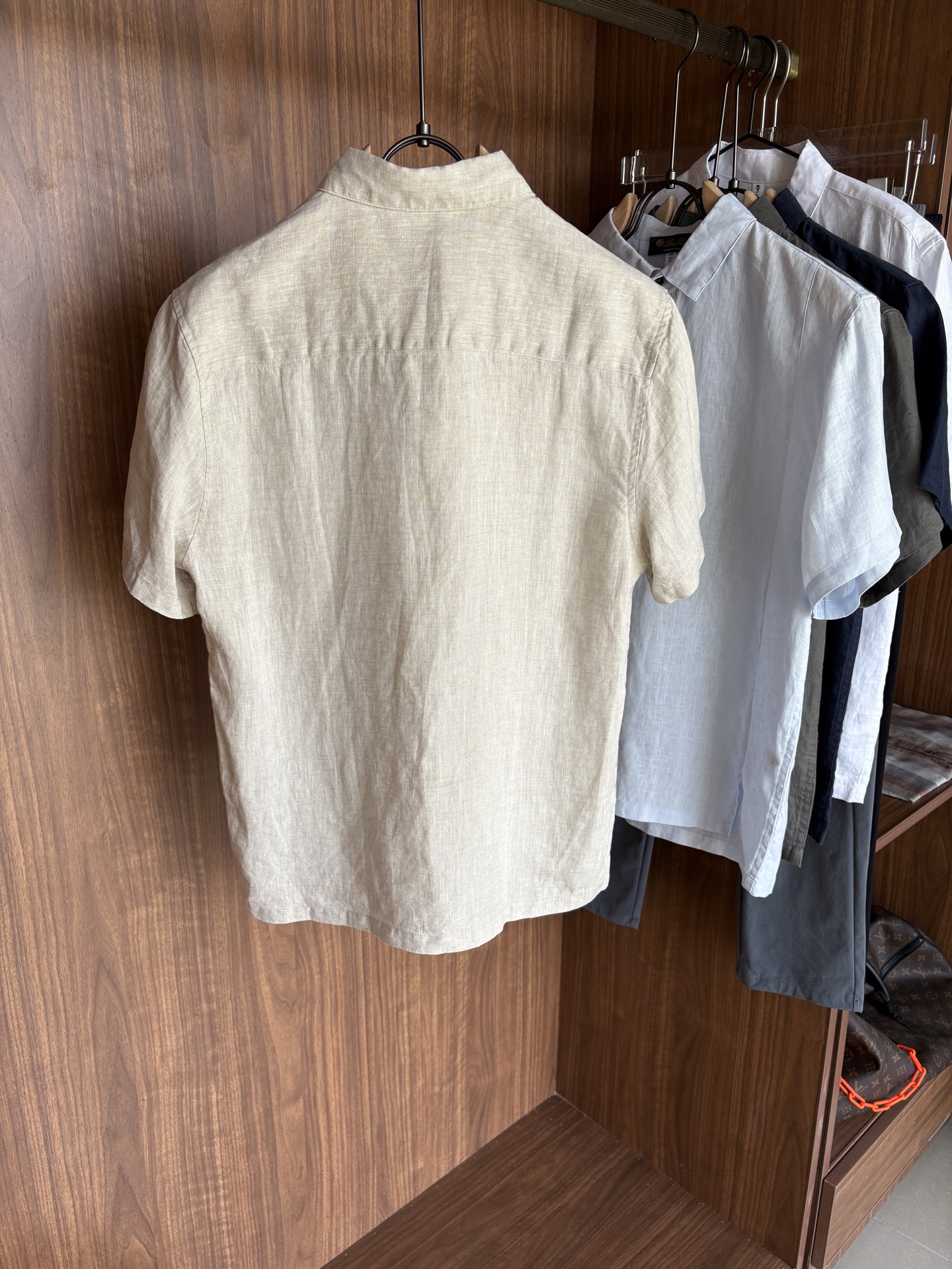 L家2025新款100%亚麻男士短袖，男装界的天花板，这款翻领麻料衫短袖精准到每一针的细腻工艺，完全区别