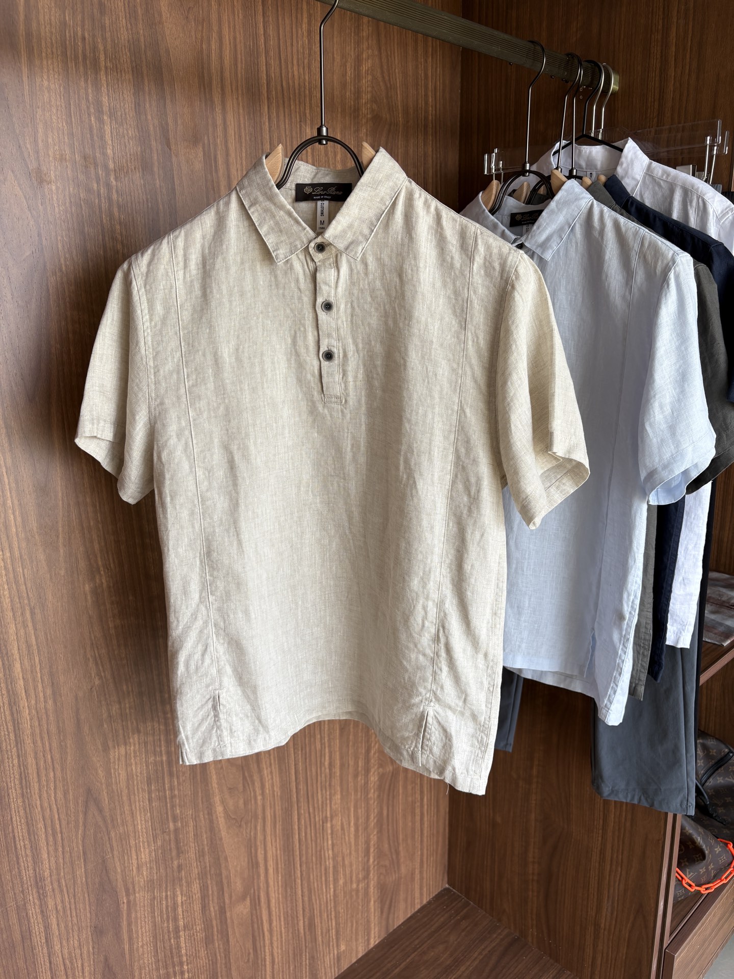 L家2025新款100%亚麻男士短袖，男装界的天花板，这款翻领麻料衫短袖精准到每一针的细腻工艺，完全区别