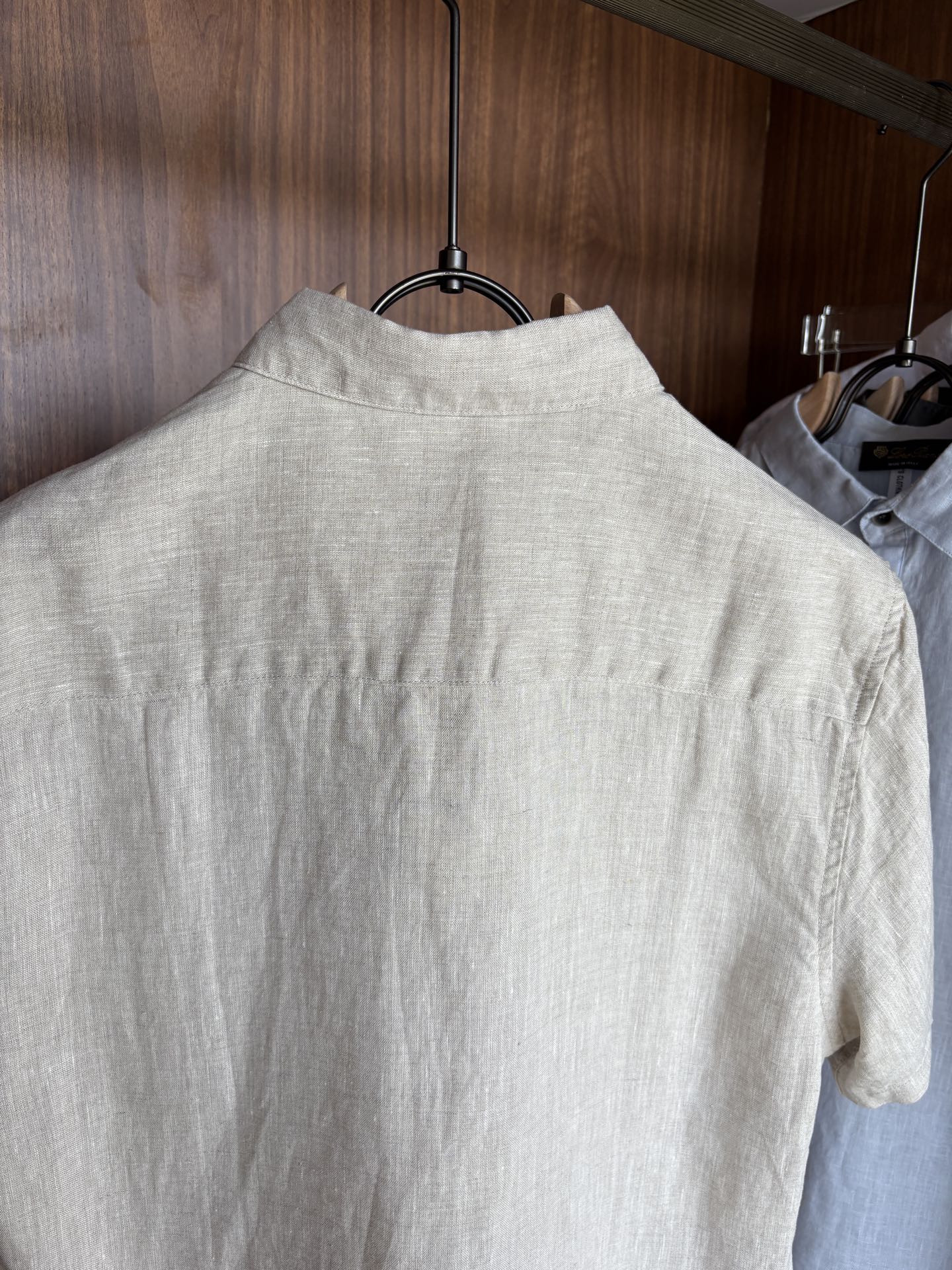 L家2025新款100%亚麻男士短袖，男装界的天花板，这款翻领麻料衫短袖精准到每一针的细腻工艺，完全区别