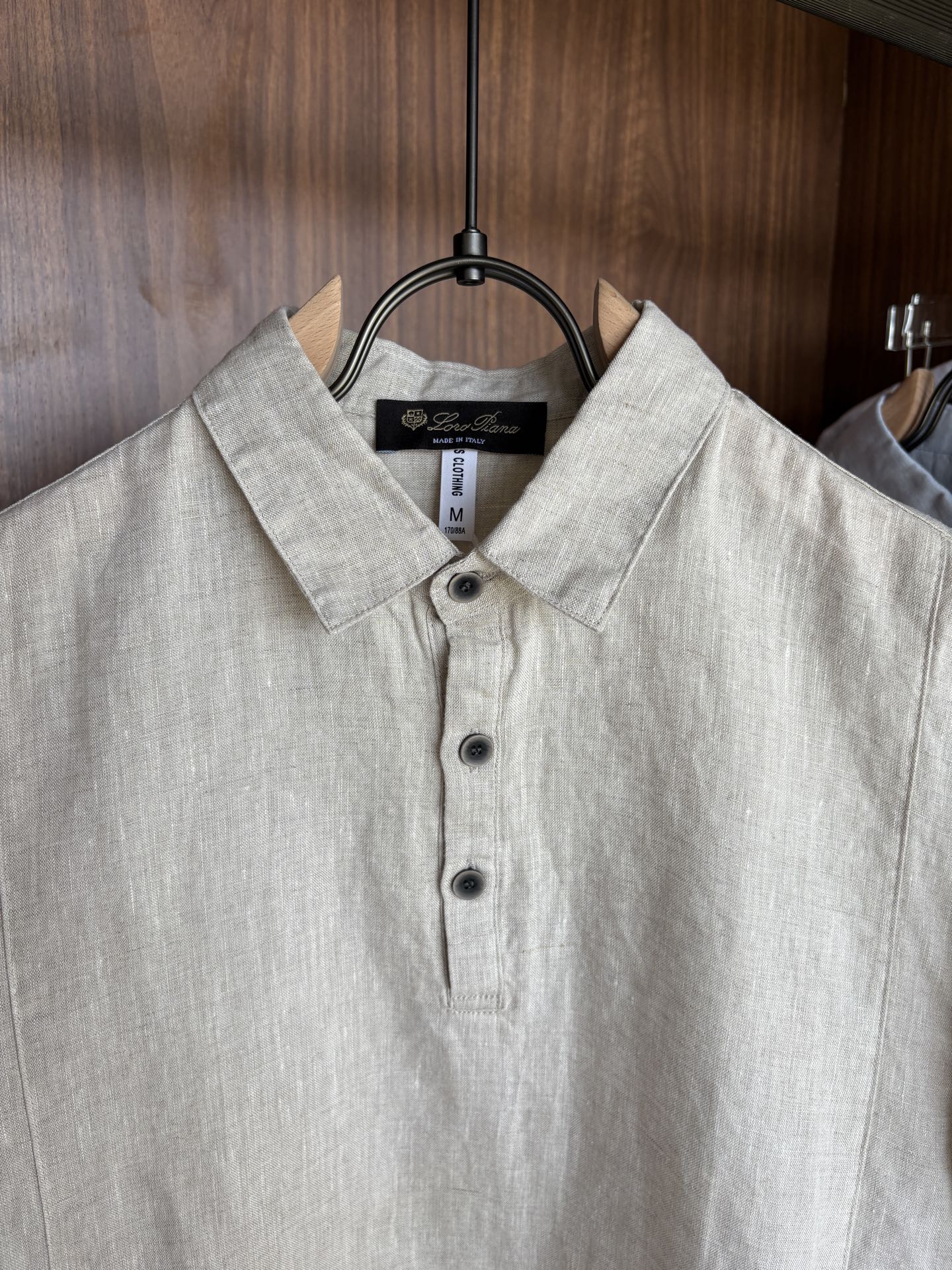 L家2025新款100%亚麻男士短袖，男装界的天花板，这款翻领麻料衫短袖精准到每一针的细腻工艺，完全区别