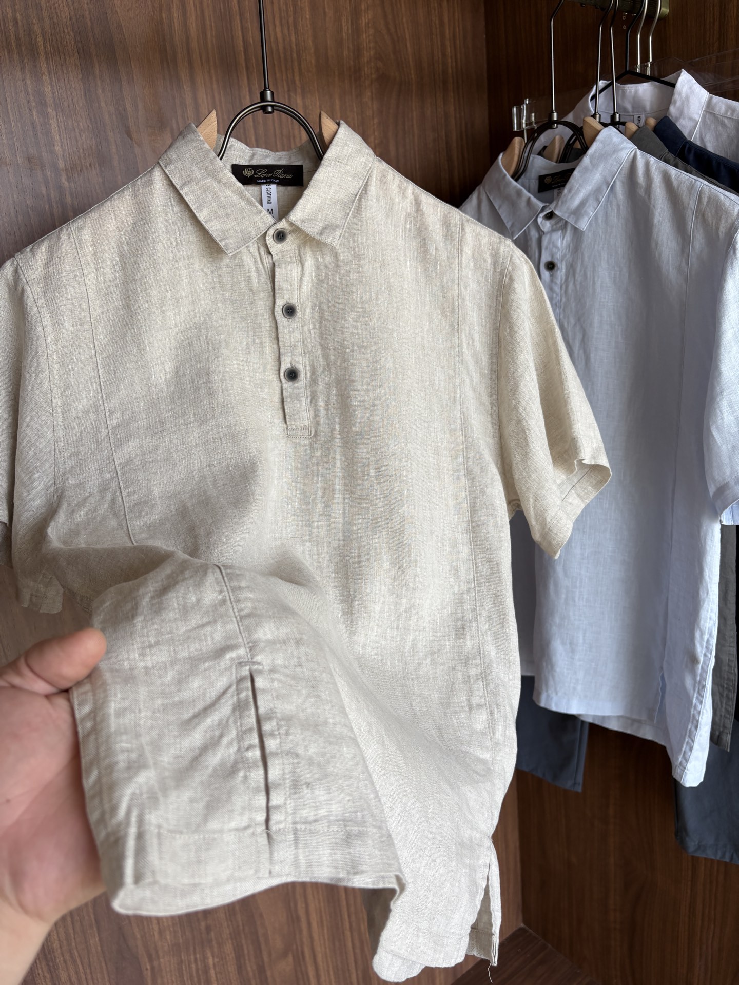 L家2025新款100%亚麻男士短袖，男装界的天花板，这款翻领麻料衫短袖精准到每一针的细腻工艺，完全区别