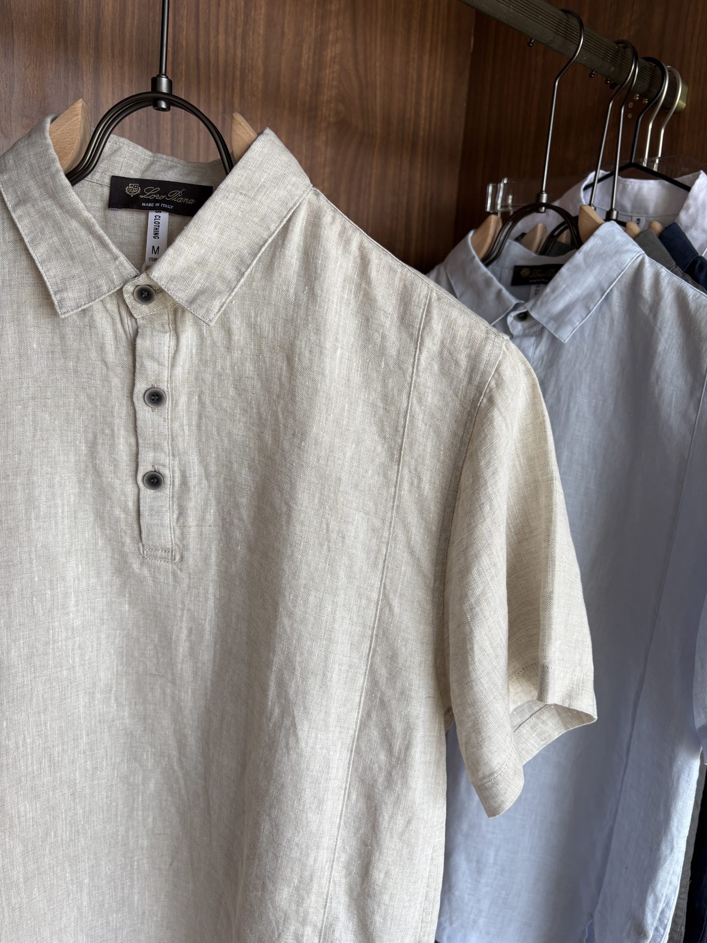 L家2025新款100%亚麻男士短袖，男装界的天花板，这款翻领麻料衫短袖精准到每一针的细腻工艺，完全区别
