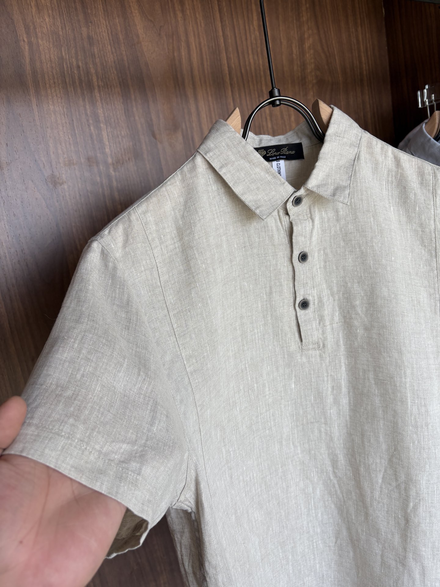 L家2025新款100%亚麻男士短袖，男装界的天花板，这款翻领麻料衫短袖精准到每一针的细腻工艺，完全区别