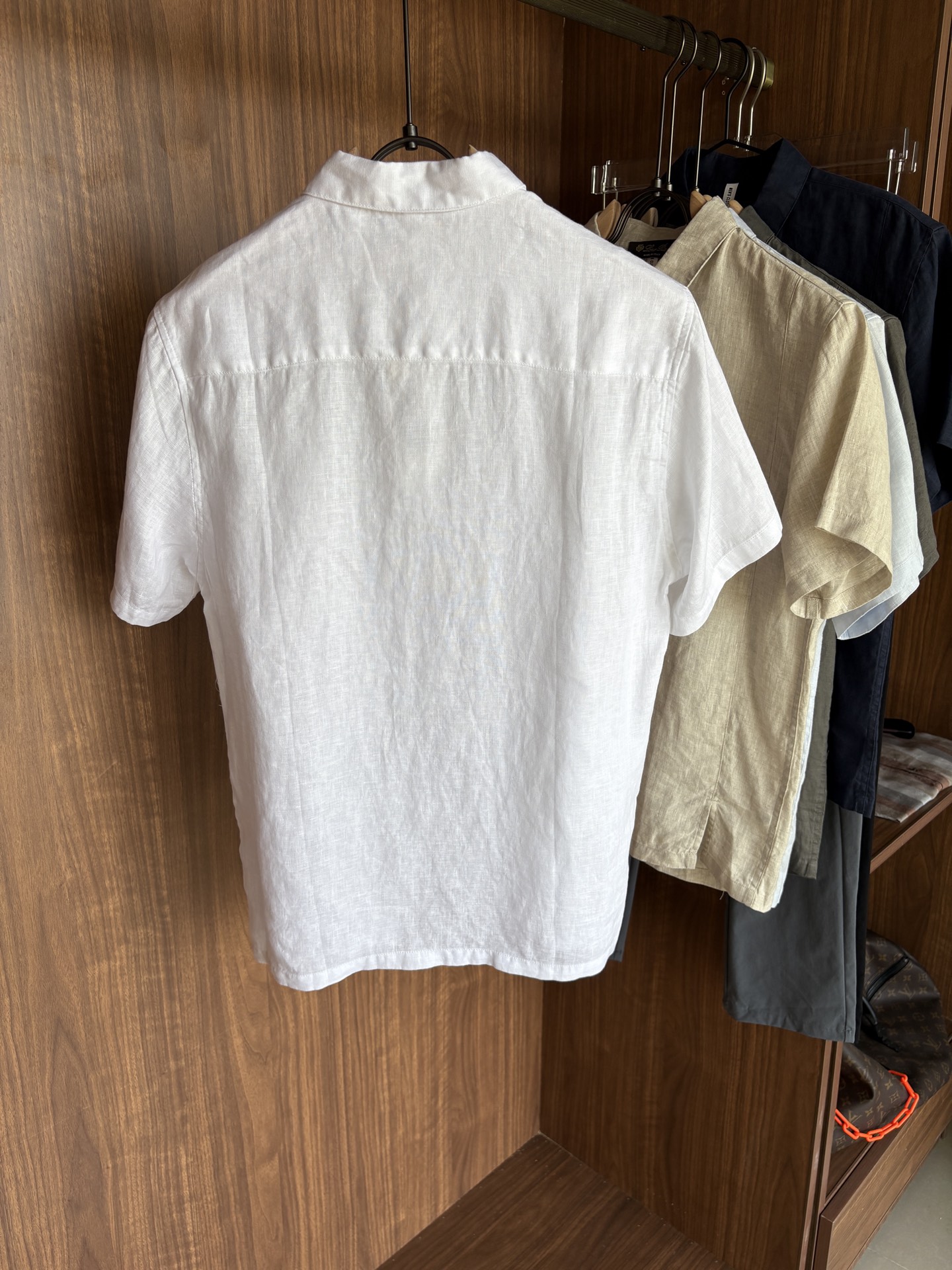 L家2025新款100%亚麻男士短袖，男装界的天花板，这款翻领麻料衫短袖精准到每一针的细腻工艺，完全区别