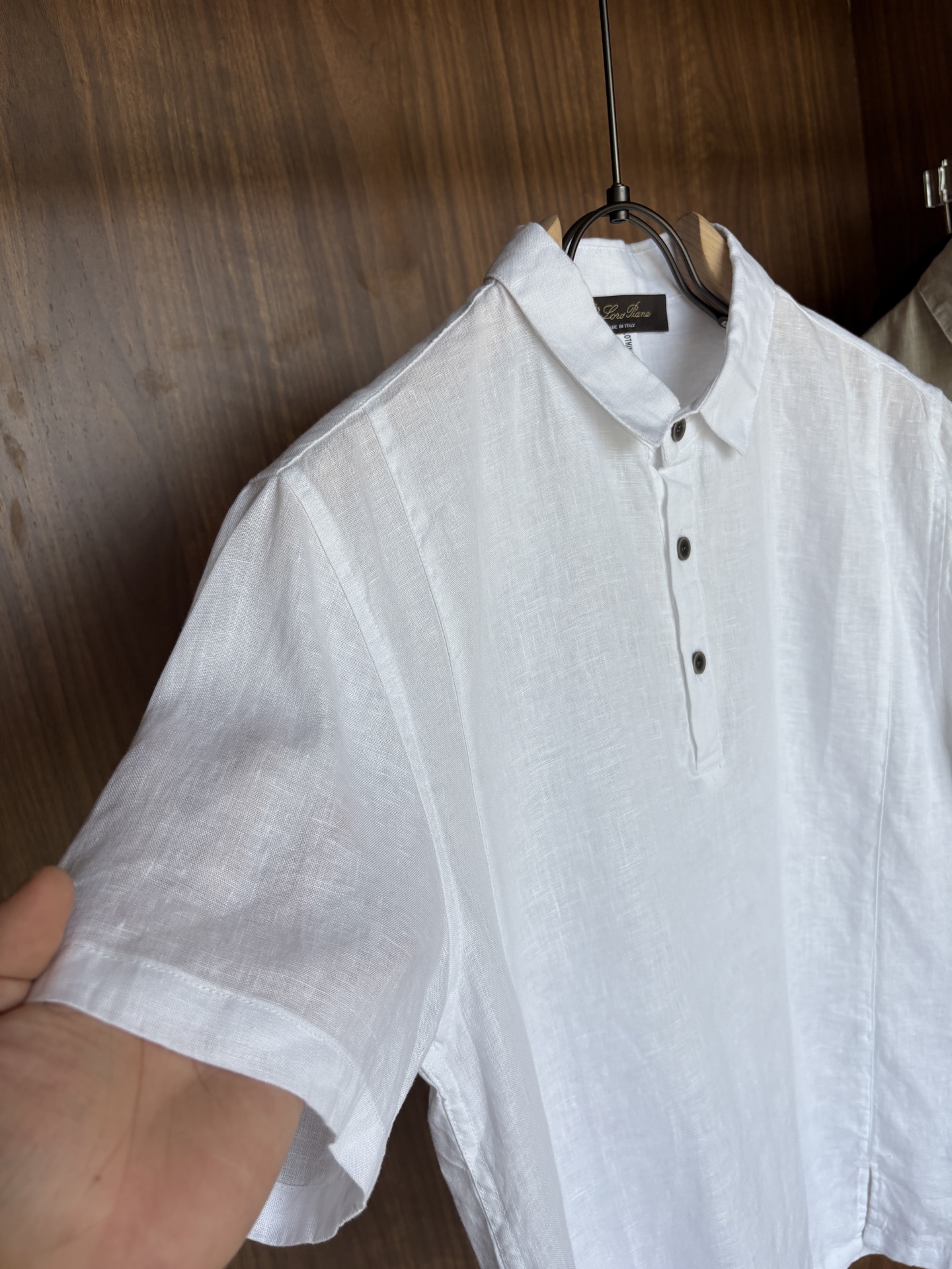 L家2025新款100%亚麻男士短袖，男装界的天花板，这款翻领麻料衫短袖精准到每一针的细腻工艺，完全区别