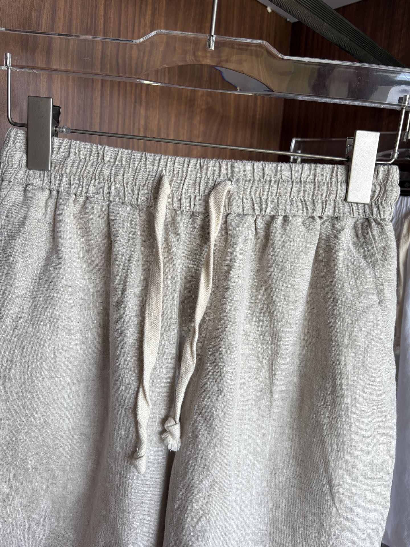 lP🆕年夏季新款100%纯亚麻简约百搭薄款透气休闲五分裤👖，面料柔软舒适透气&休闲百搭颜色：白色、黑色、