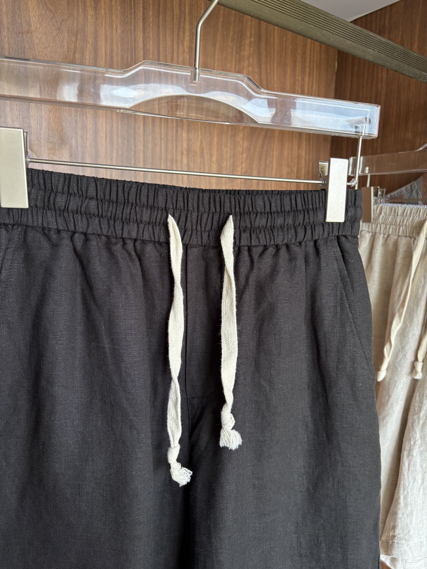 lP🆕年夏季新款100%纯亚麻简约百搭薄款透气休闲五分裤👖，面料柔软舒适透气&休闲百搭颜色：白色、黑色、