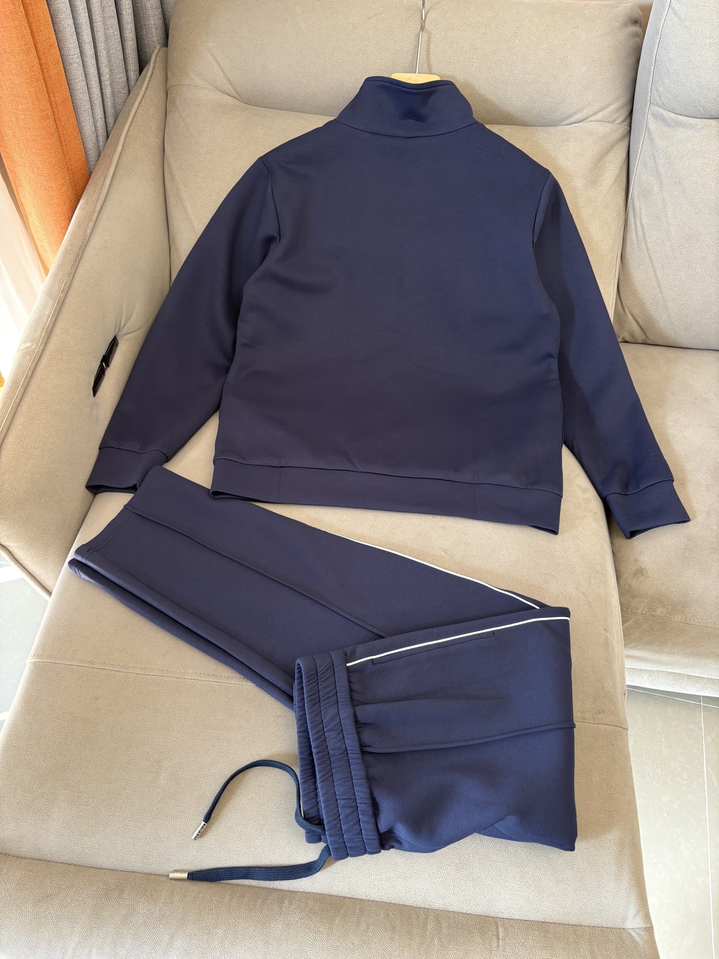 重磅推荐 男士套装 简约百搭款，不挑人穿，腰部松紧抽绳设计 出口订单标准，所有细节处理都非常到位；采用特