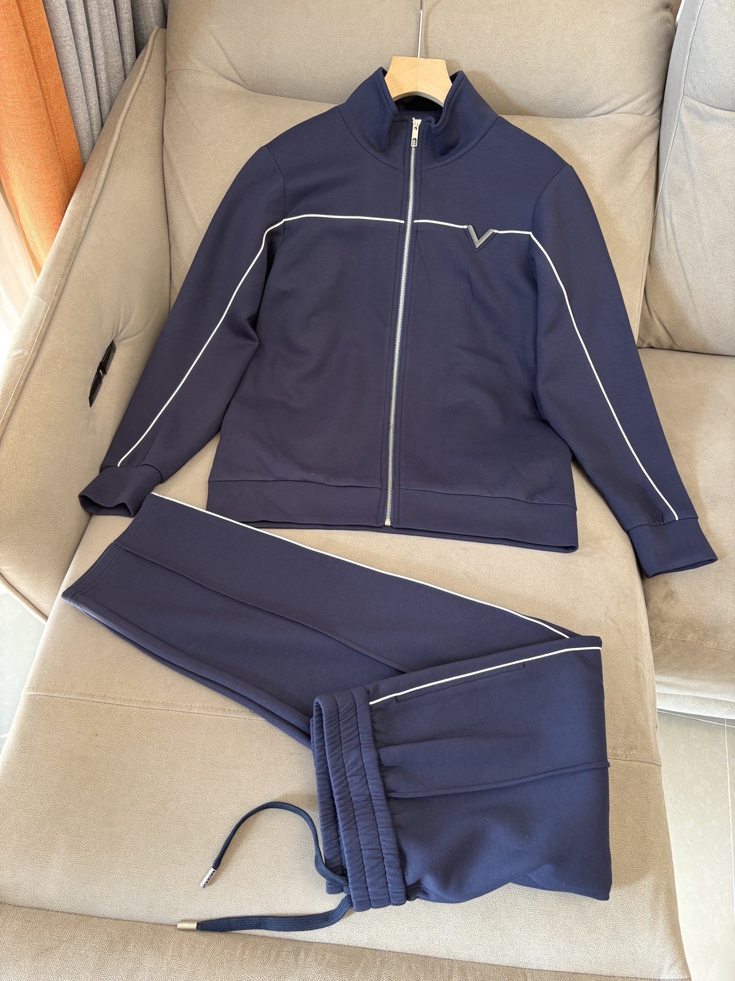 重磅推荐 男士套装 简约百搭款，不挑人穿，腰部松紧抽绳设计 出口订单标准，所有细节处理都非常到位；采用特