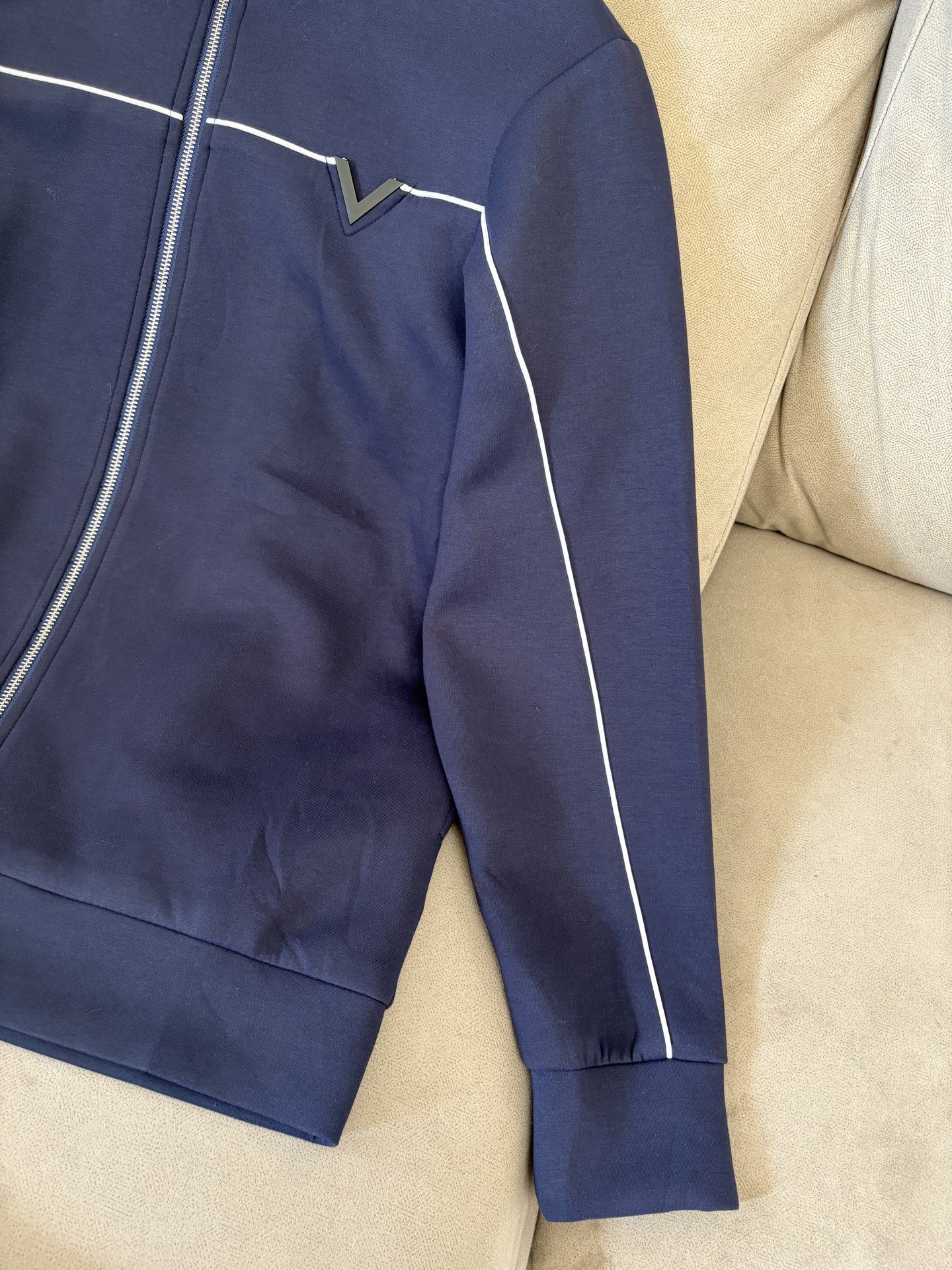 重磅推荐 男士套装 简约百搭款，不挑人穿，腰部松紧抽绳设计 出口订单标准，所有细节处理都非常到位；采用特