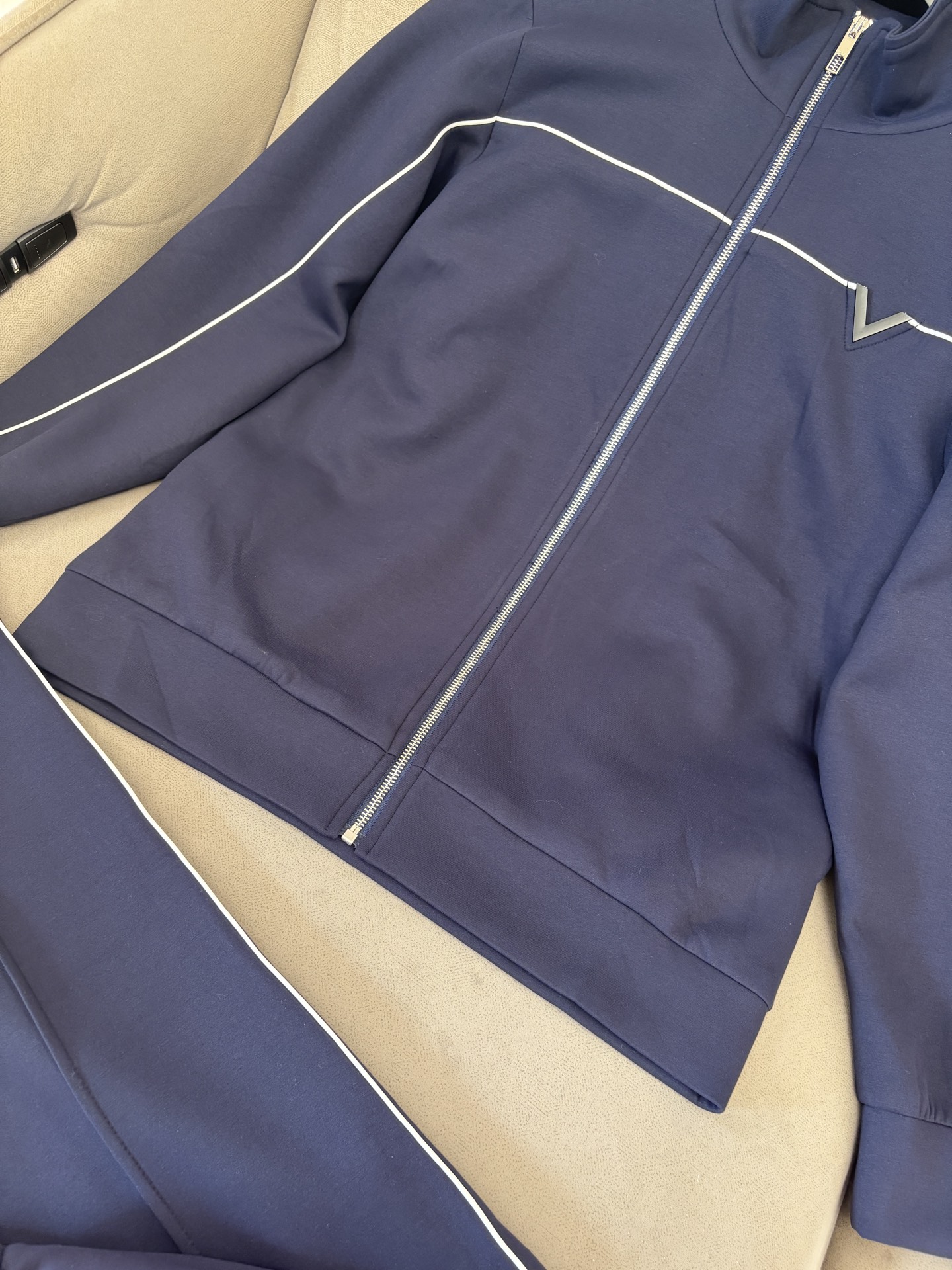 重磅推荐 男士套装 简约百搭款，不挑人穿，腰部松紧抽绳设计 出口订单标准，所有细节处理都非常到位；采用特