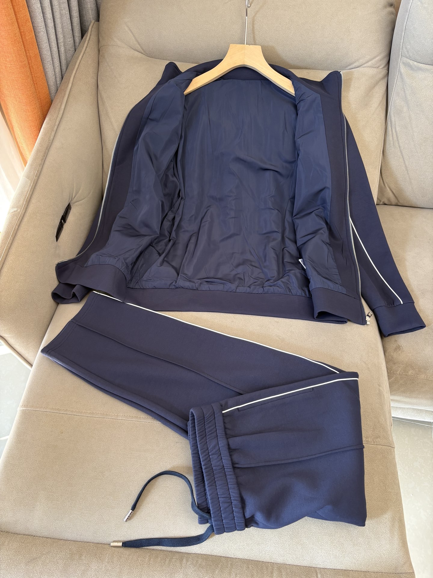 重磅推荐 男士套装 简约百搭款，不挑人穿，腰部松紧抽绳设计 出口订单标准，所有细节处理都非常到位；采用特