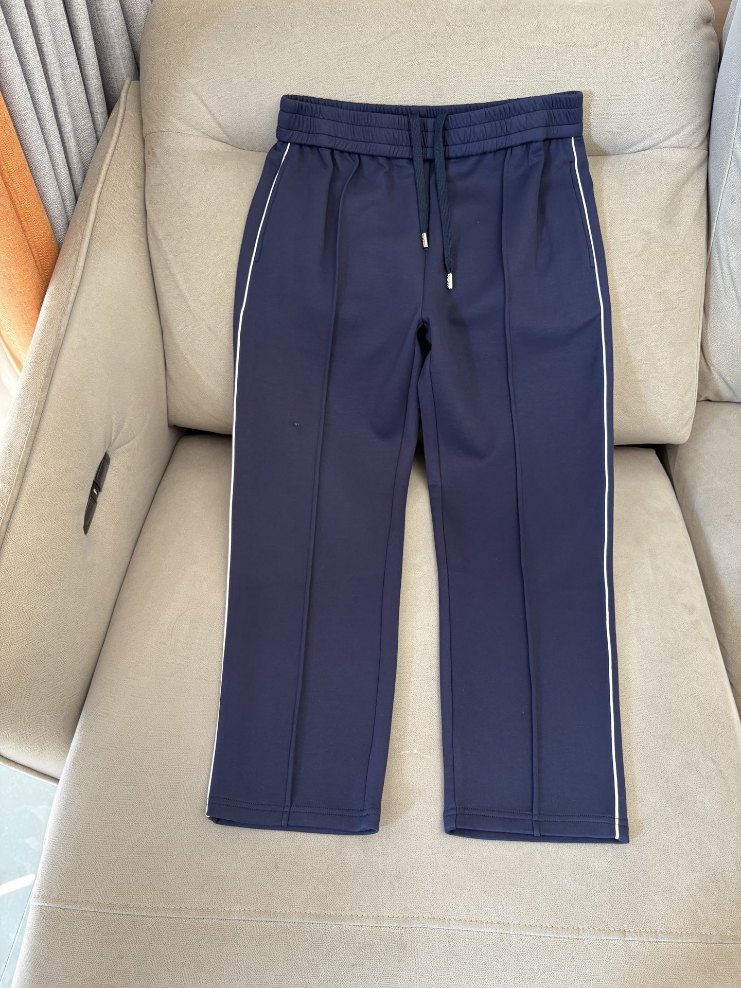 重磅推荐 男士套装 简约百搭款，不挑人穿，腰部松紧抽绳设计 出口订单标准，所有细节处理都非常到位；采用特