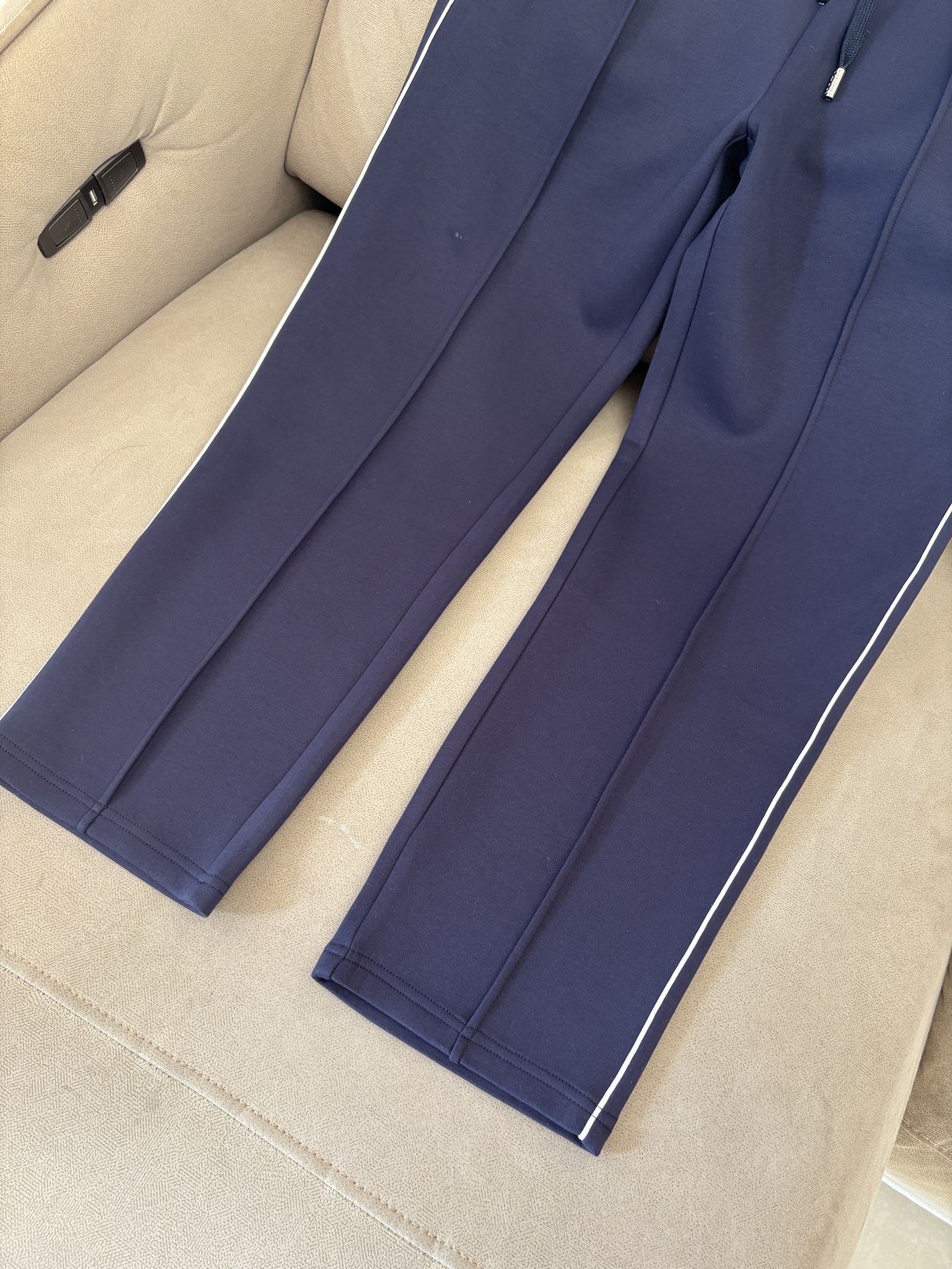 重磅推荐 男士套装 简约百搭款，不挑人穿，腰部松紧抽绳设计 出口订单标准，所有细节处理都非常到位；采用特