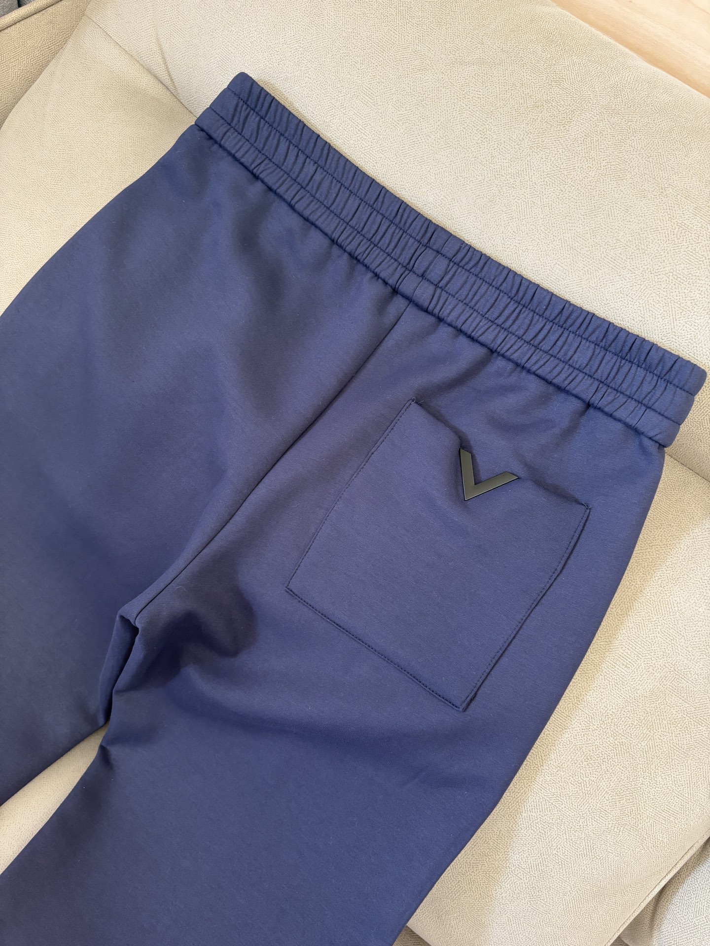 重磅推荐 男士套装 简约百搭款，不挑人穿，腰部松紧抽绳设计 出口订单标准，所有细节处理都非常到位；采用特