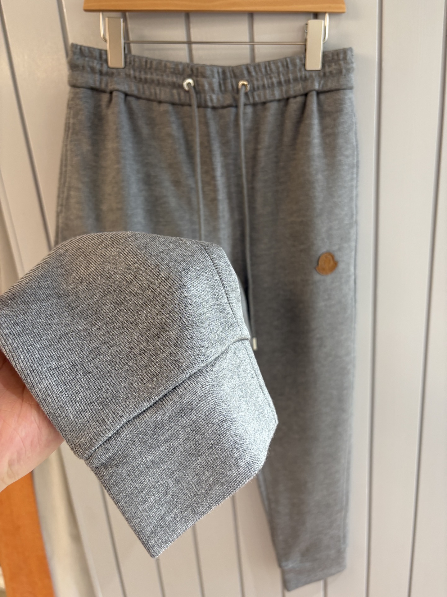 重磅推荐 男士套装 简约百搭款，不挑人穿，腰部松紧抽绳设计 出口订单标准，所有细节处理都非常到位；采用特