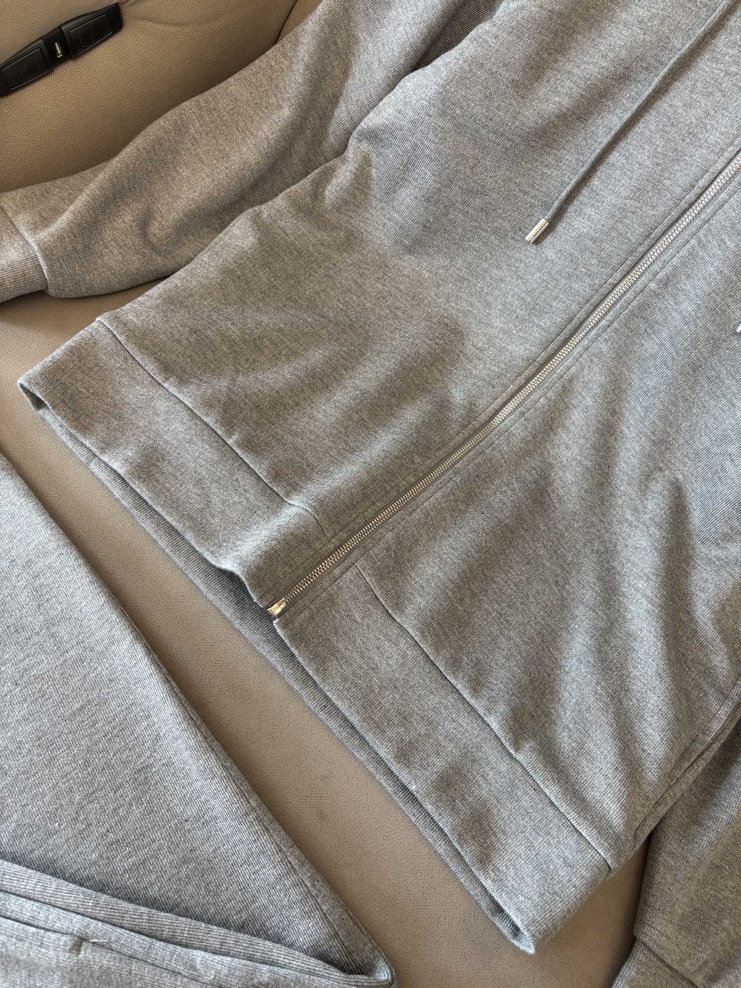 重磅推荐 男士套装 简约百搭款，不挑人穿，腰部松紧抽绳设计 出口订单标准，所有细节处理都非常到位；采用特