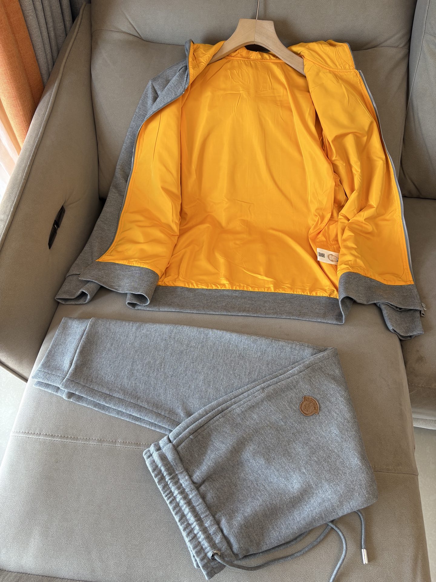 重磅推荐 男士套装 简约百搭款，不挑人穿，腰部松紧抽绳设计 出口订单标准，所有细节处理都非常到位；采用特