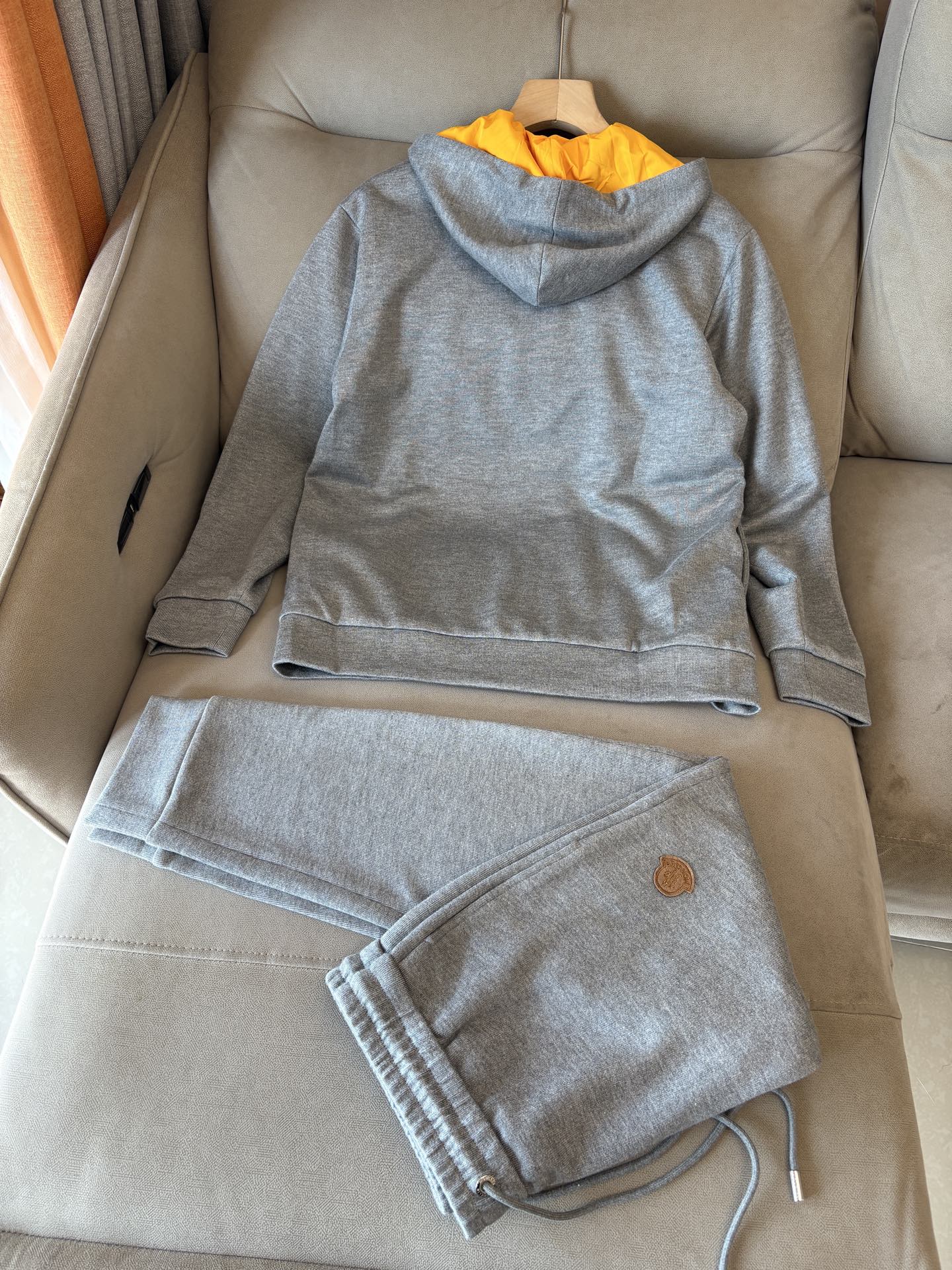 重磅推荐 男士套装 简约百搭款，不挑人穿，腰部松紧抽绳设计 出口订单标准，所有细节处理都非常到位；采用特