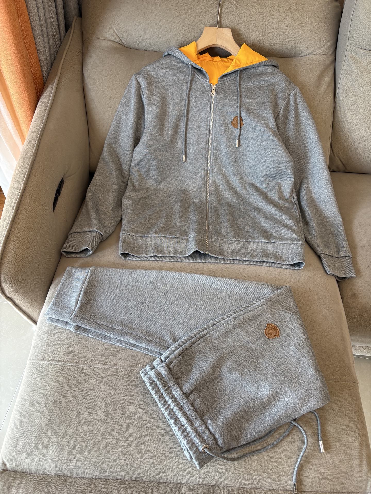 重磅推荐 男士套装 简约百搭款，不挑人穿，腰部松紧抽绳设计 出口订单标准，所有细节处理都非常到位；采用特