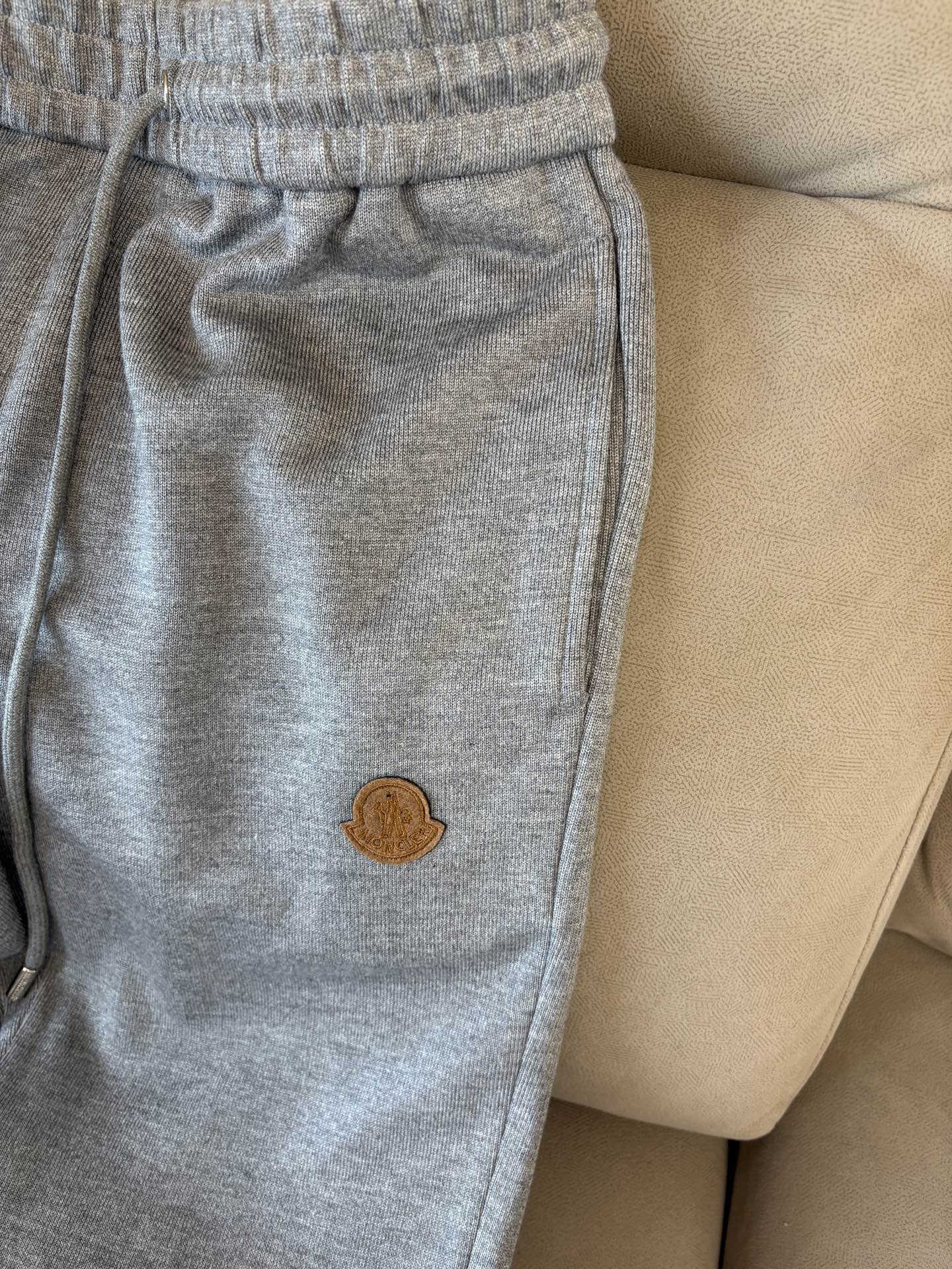 重磅推荐 男士套装 简约百搭款，不挑人穿，腰部松紧抽绳设计 出口订单标准，所有细节处理都非常到位；采用特