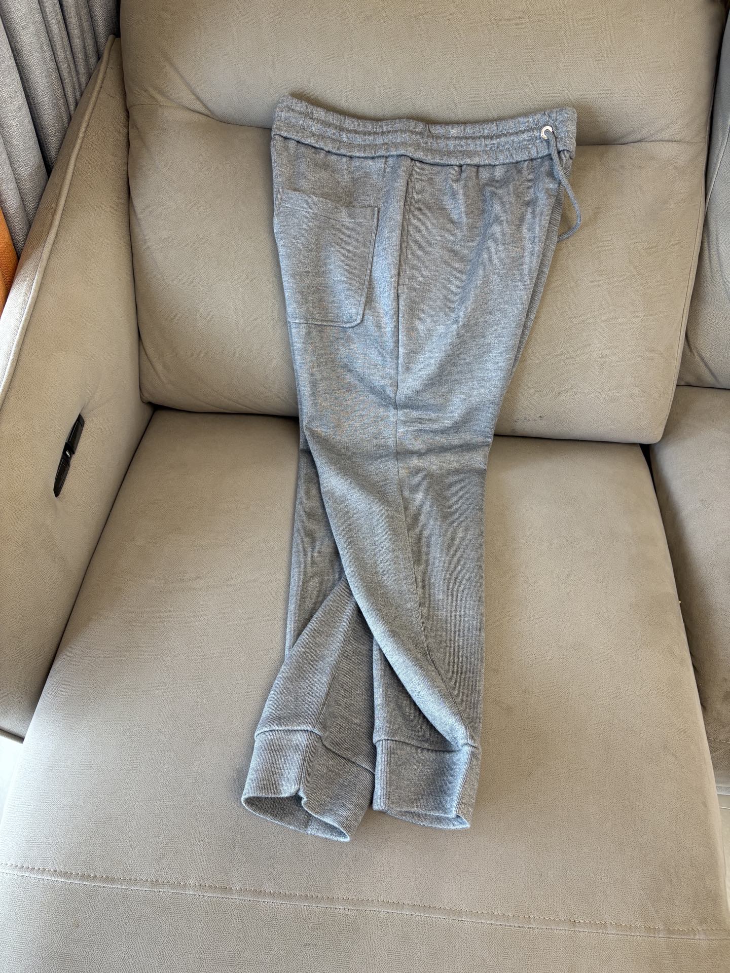 重磅推荐 男士套装 简约百搭款，不挑人穿，腰部松紧抽绳设计 出口订单标准，所有细节处理都非常到位；采用特