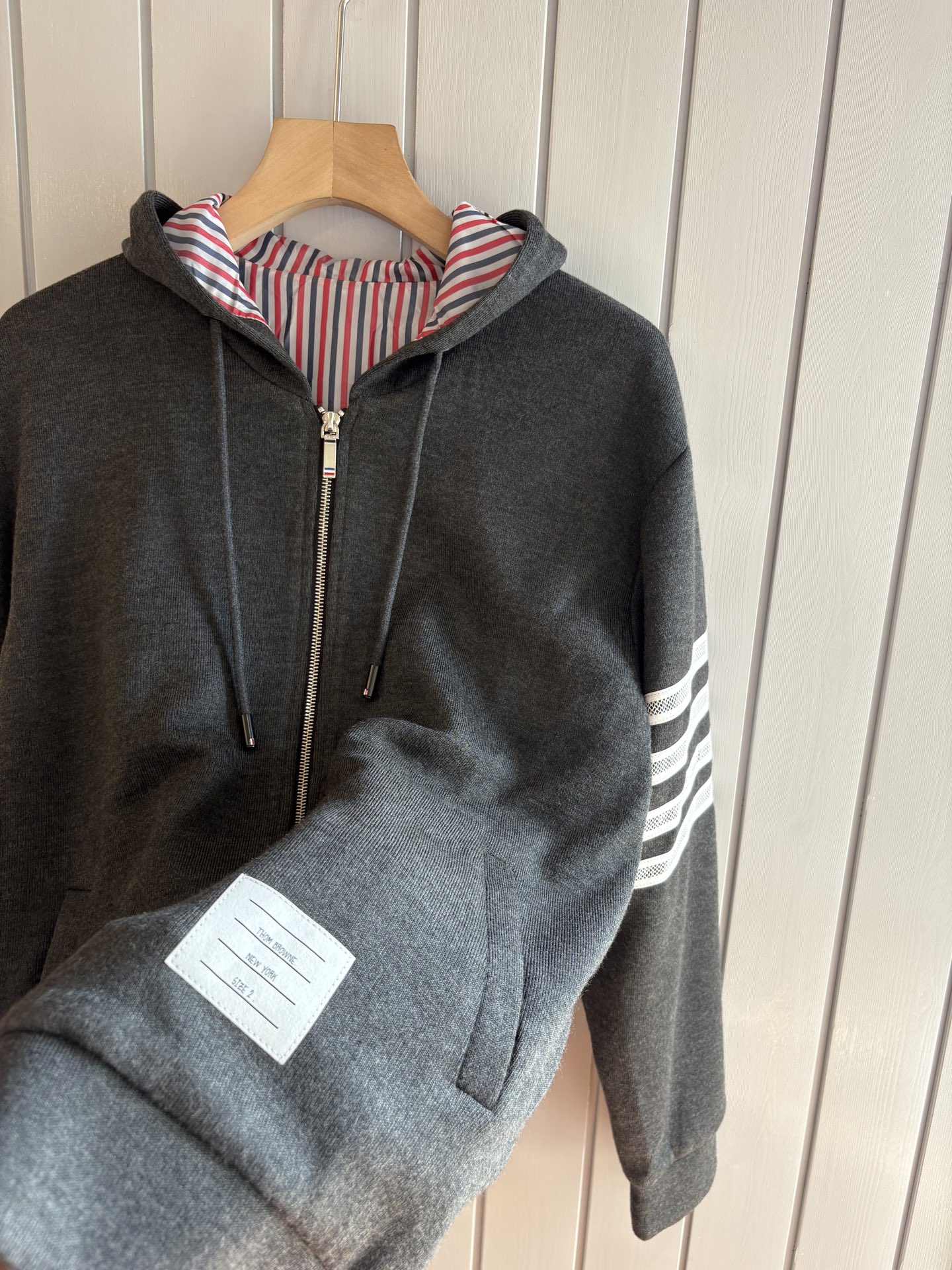 重磅推荐 男士套装 简约百搭款，不挑人穿，腰部松紧抽绳设计 出口订单标准，所有细节处理都非常到位；采用特